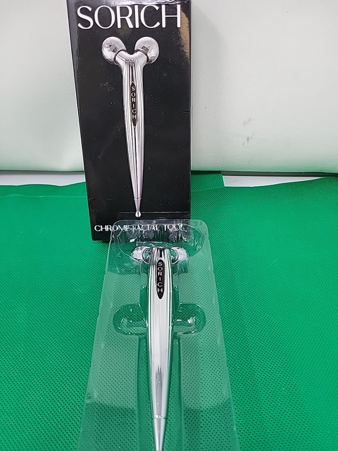 So Rich Chrome Facial Tool 360-degree Massage Roller Firm Lift
