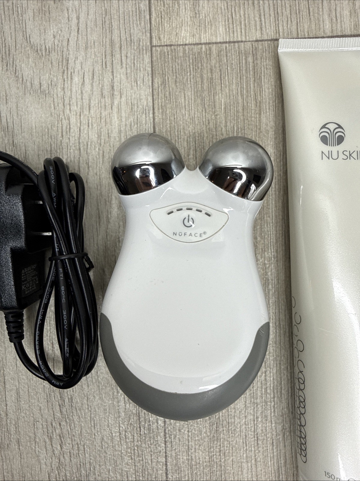 NuFACE MINI Facial Toning Device & Nu Skin Body Contouring Lotion Ships FREE!