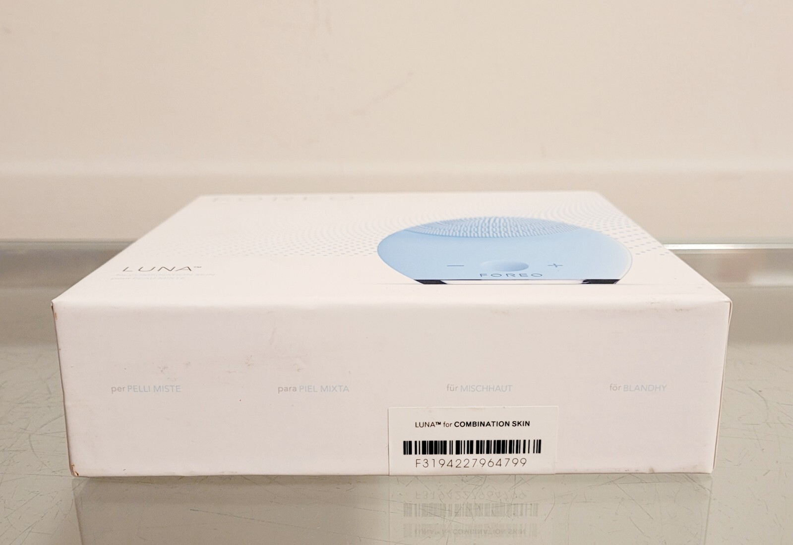 FOREO Luna Facial Anti-Aging Cleansing Devise Combination Skin Blue NEW