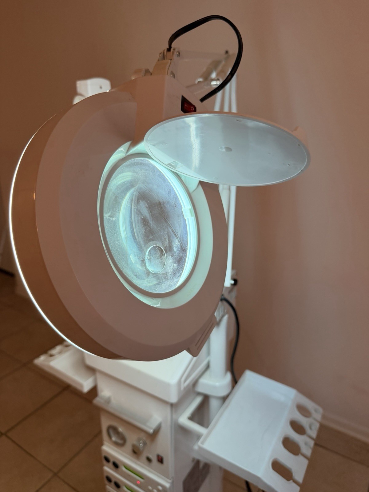 14-in-1 Facial Machine Tower CN-7040 w/Steamer & Mag Lamp – Missing Attachments