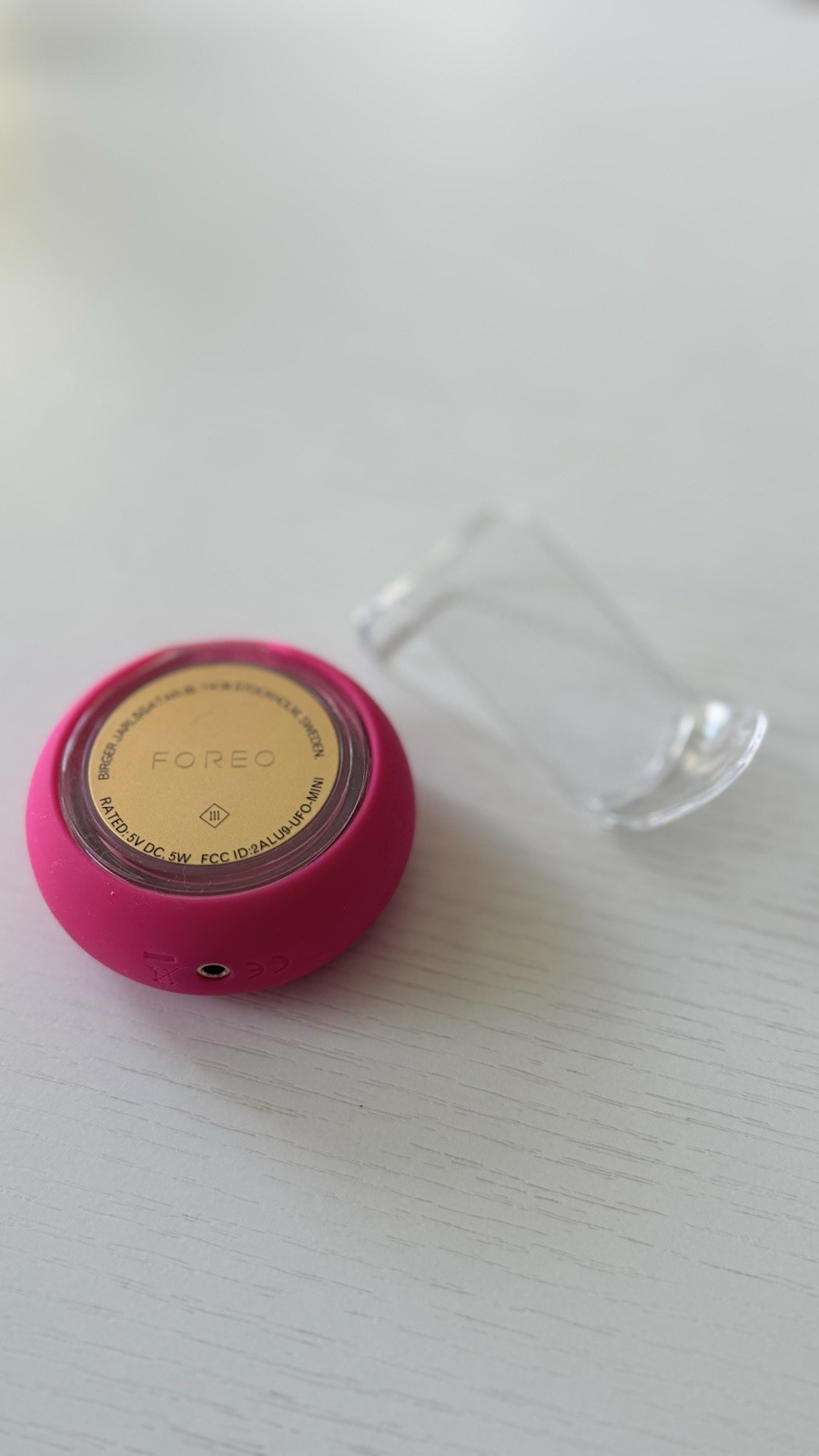 FOREO UFO Mini Smart Mask Device – Hot Pink with Gold Center