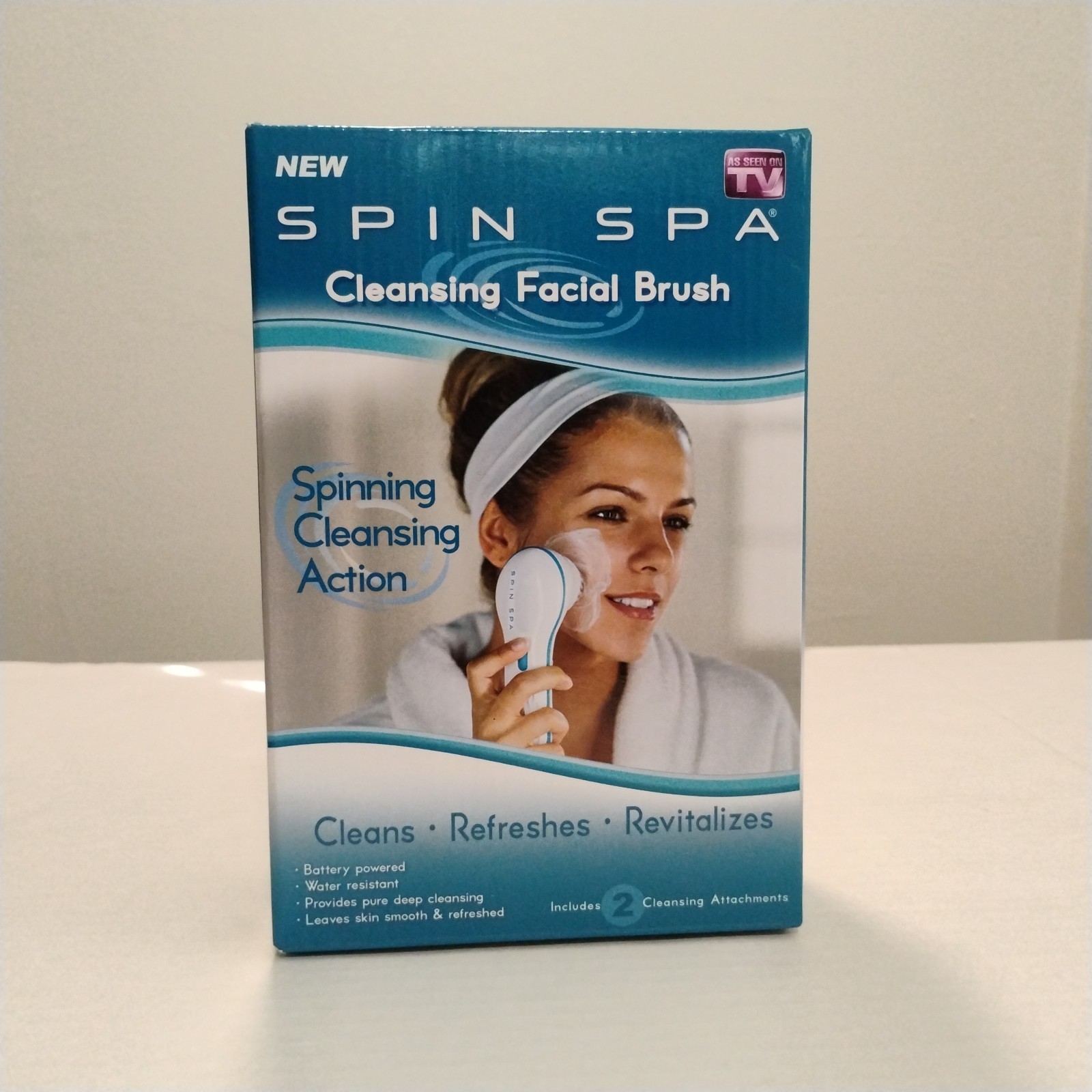 Facial Cleansing Brush New Spin Spa w/ 2 Brushes CLEANS REFRESHES REVITALIZES