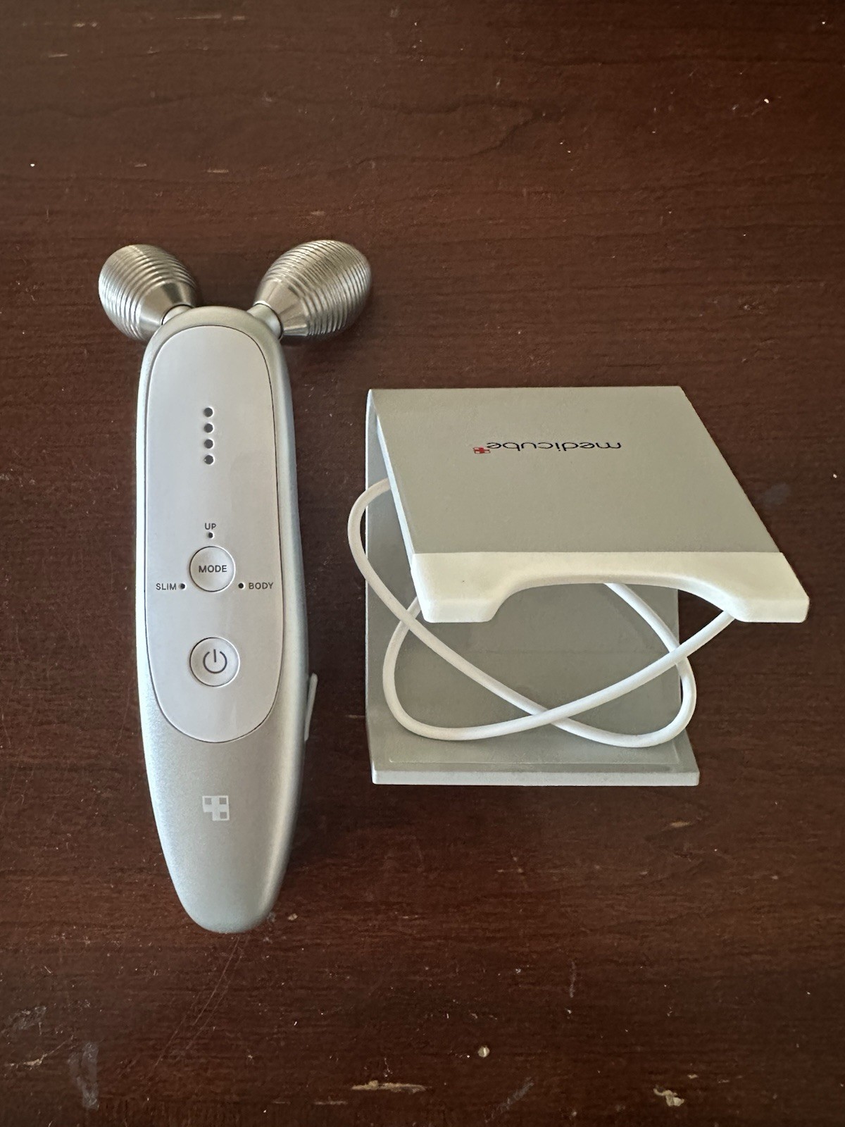 medicube Facial Massager Slim Mode Body Mode Multiple Speeds USB Silver