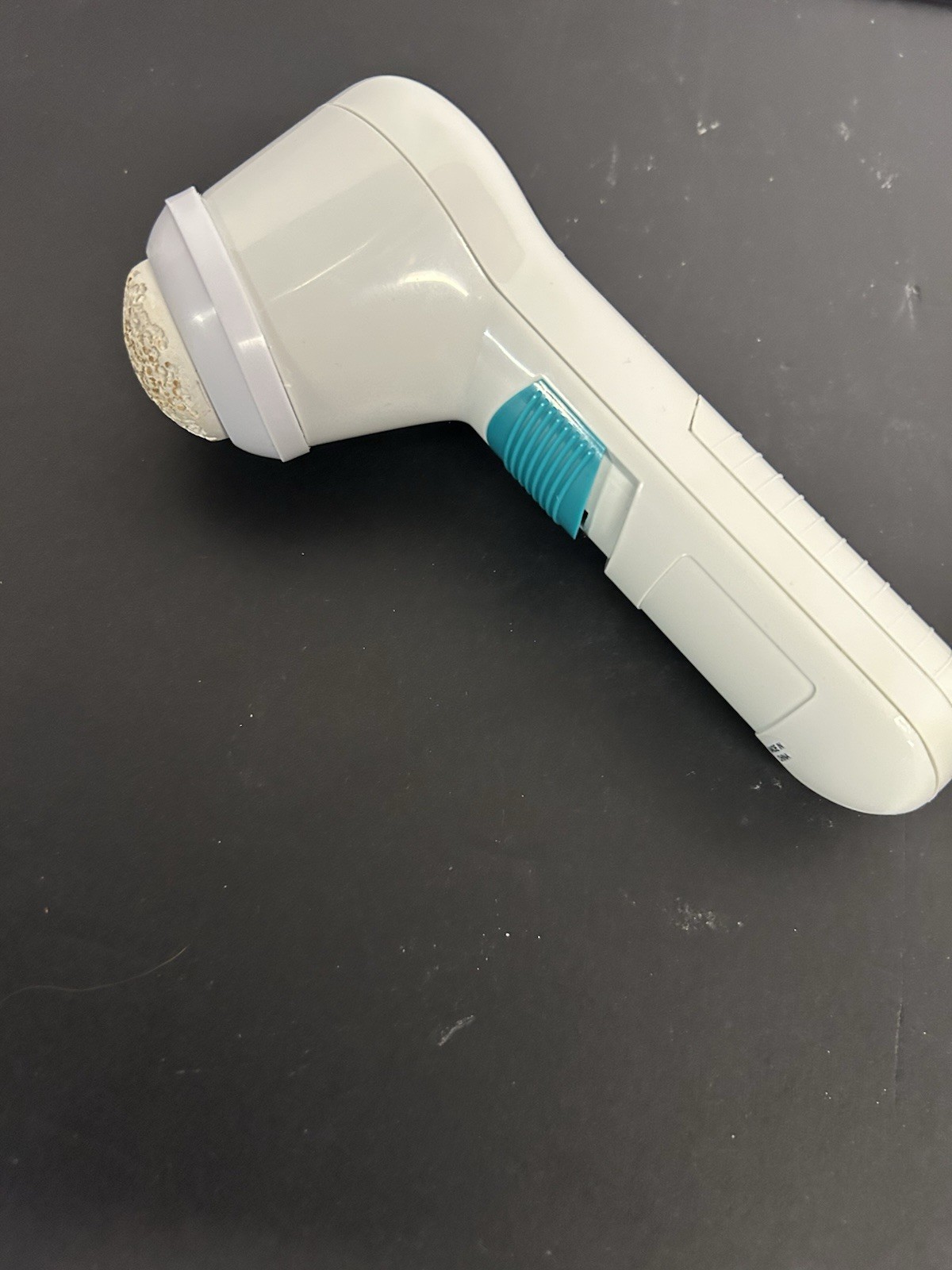 Signature Club A Handheld Facial Cleansing Brush Tool w/ 1 attachment Untested