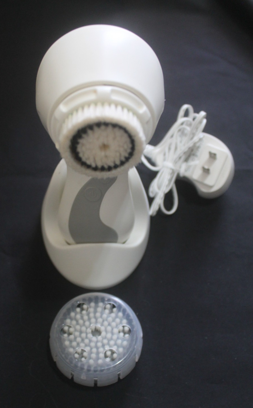 Clarisonic Plus Skin Face Body Cleansing System with 2 Brush Heads PBL06208