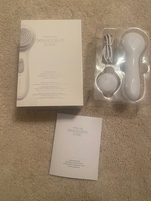 New MK SKINVIGORATE SONIC Skin Care set w/Device, Brsh Head, USB Cord Plus MORE!