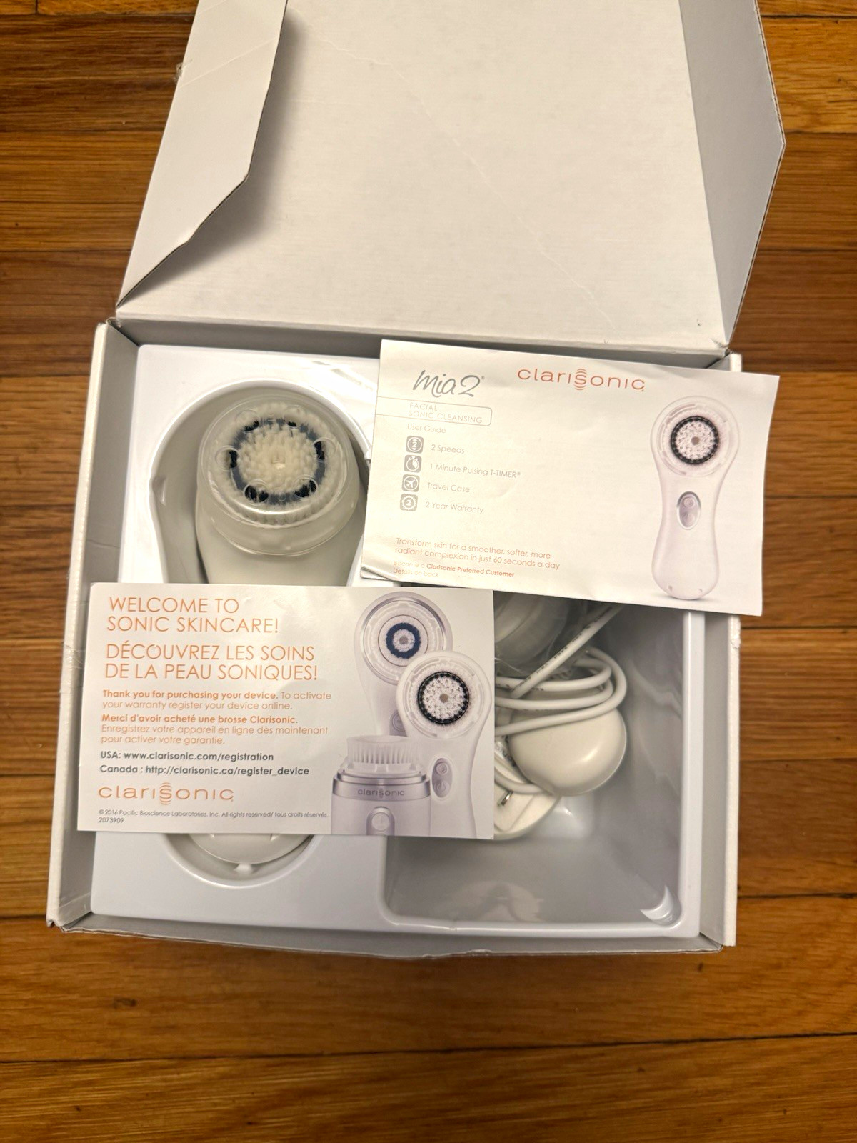 Clarisonic Mia 2 Electric Facial Cleansing Brush White Rechargeable w/ Charger