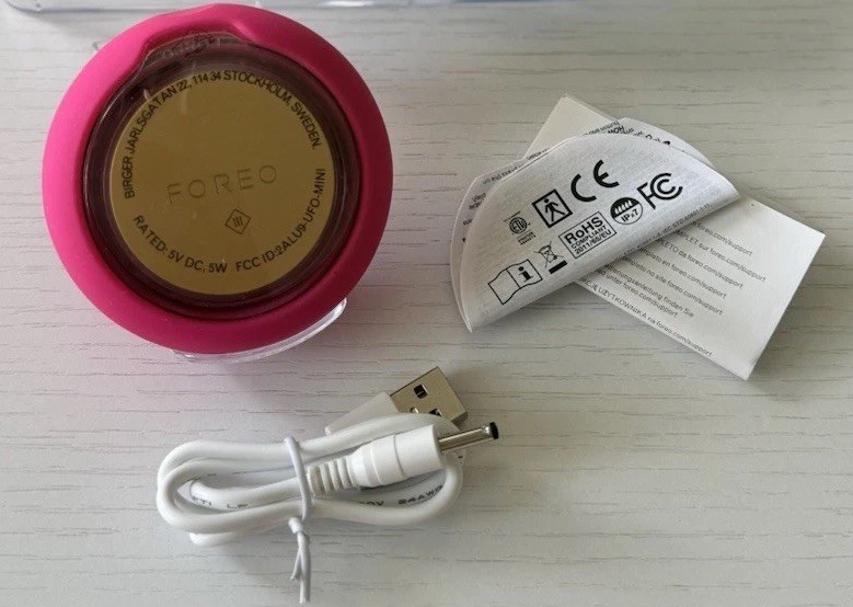 FOREO UFO Mini Smart Mask Device – Hot Pink with Gold Center