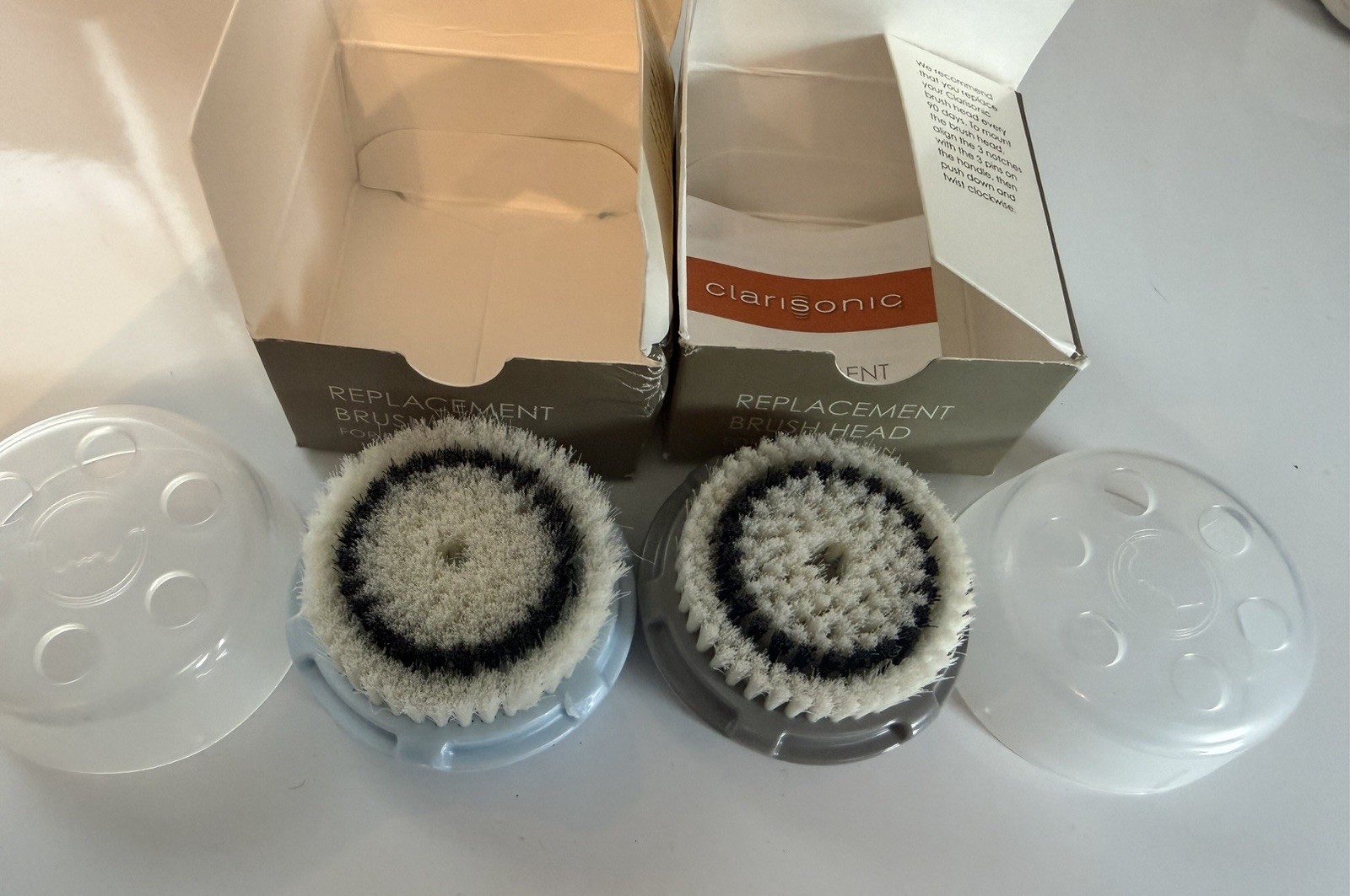 *Clarisonic Mia* Facial Sonic Cleansing Device + Charger & 2 Brush Heads*