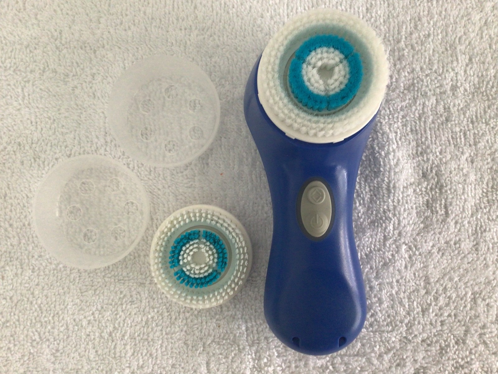 Clarasonic Mia 2 Facial Cleansing Brush With Charger and Case