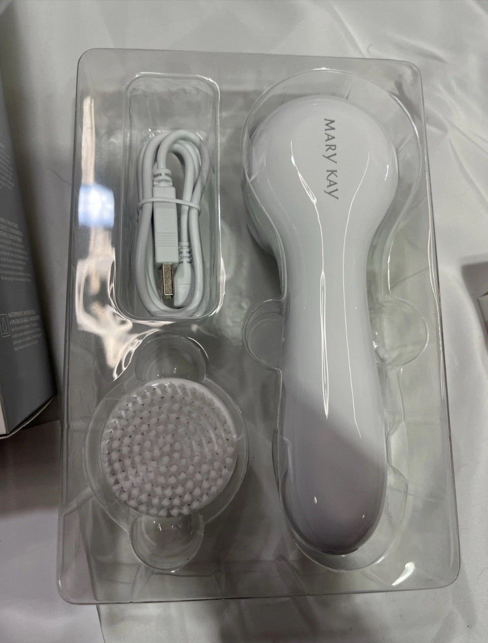 MARY KAY SKINVIGORATE SONIC SKIN CARE SYSTEM W/1 BRUSH HEAD & UNIVERSAL USB CORD