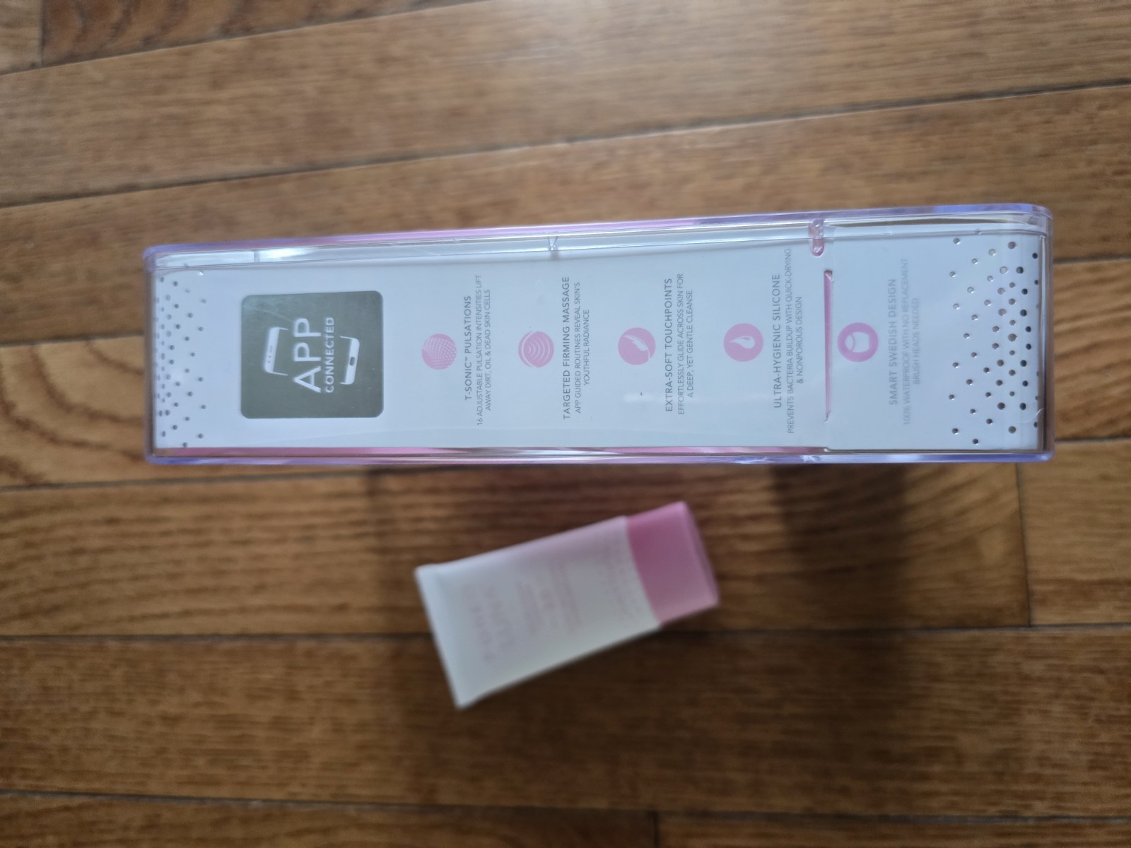FOREO LUNA 3 Facial Cleansing & Firming Massage Device + Foaming Cleanser