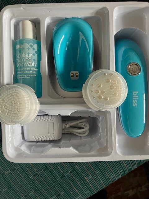 Bliss Sweeping Beauty Sonic Facial Cleansing Device Tool Fabulous Foaming Face