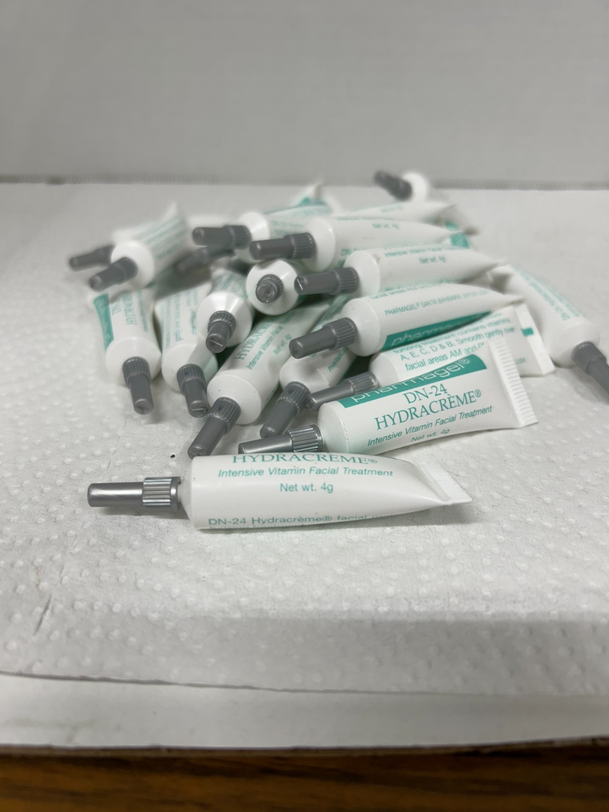 PHARMAGEL DN-24 HYDRACREME 4g 24 pack