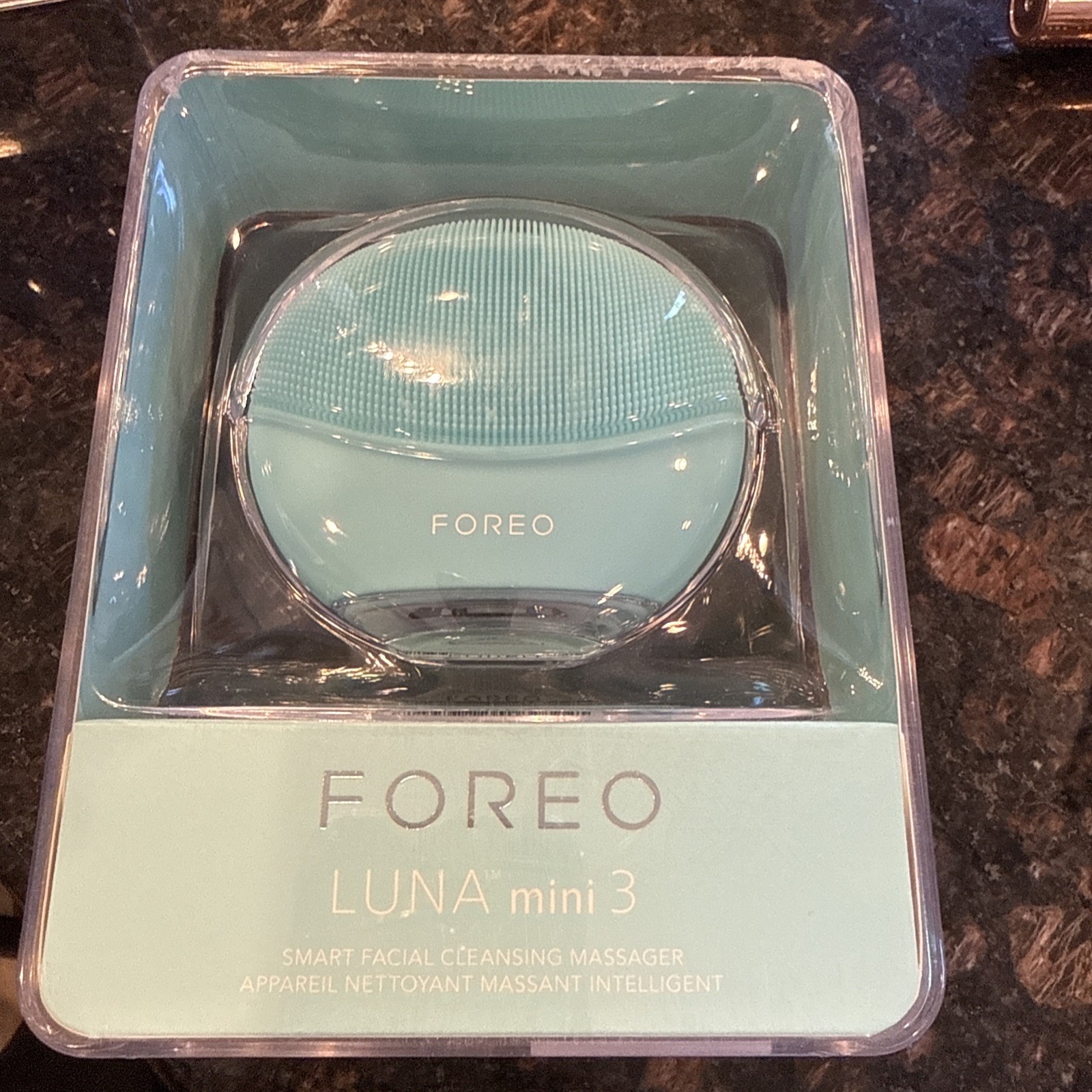 FOREO LUNA mini 3 Facial Massager – Green (F9151)