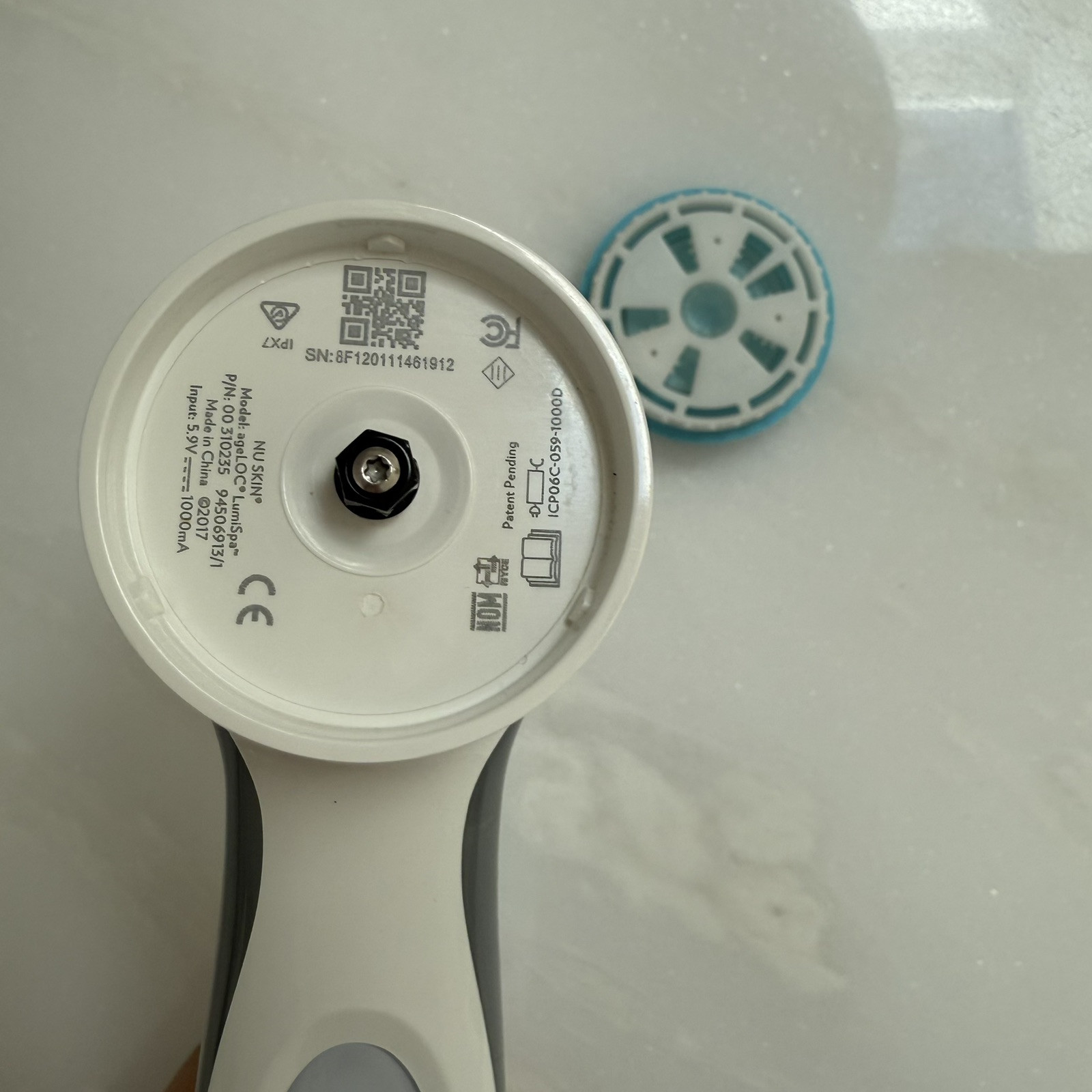 NU SKIN AgeLOC LumiSpa Facial Cleansing Device w/Charger &Two New Heads Working