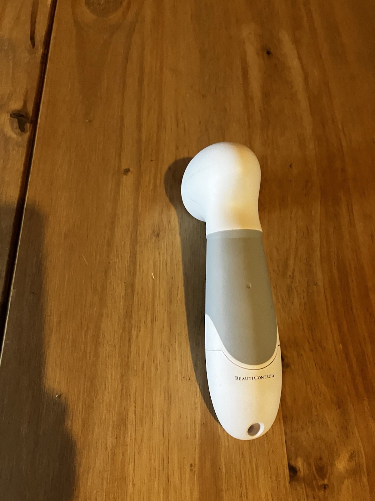 BeautiControl Electric Facial Brush Removable Head White Gray Battery Powered