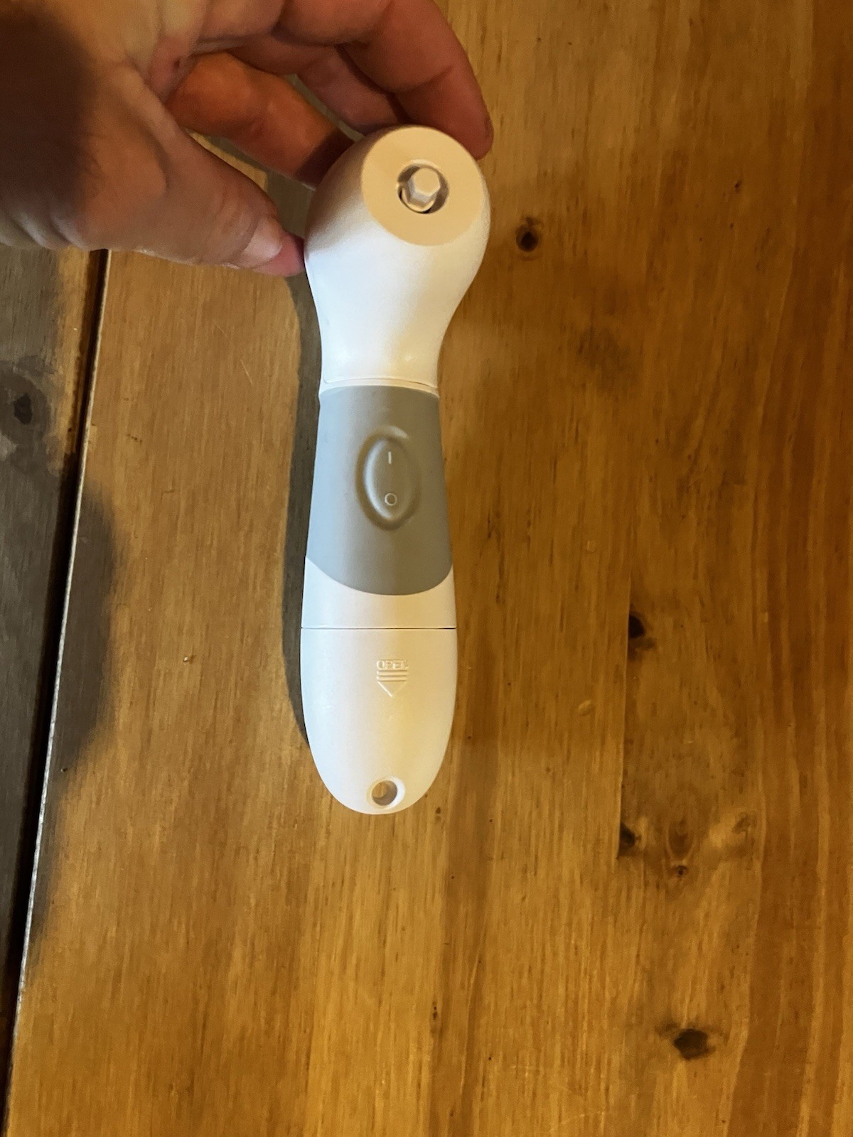 BeautiControl Electric Facial Brush Removable Head White Gray Battery Powered