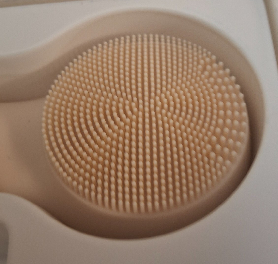 NagraCoola CLIE Sonic Facial Cleansing Brush w/ Goop Beauty Scrub