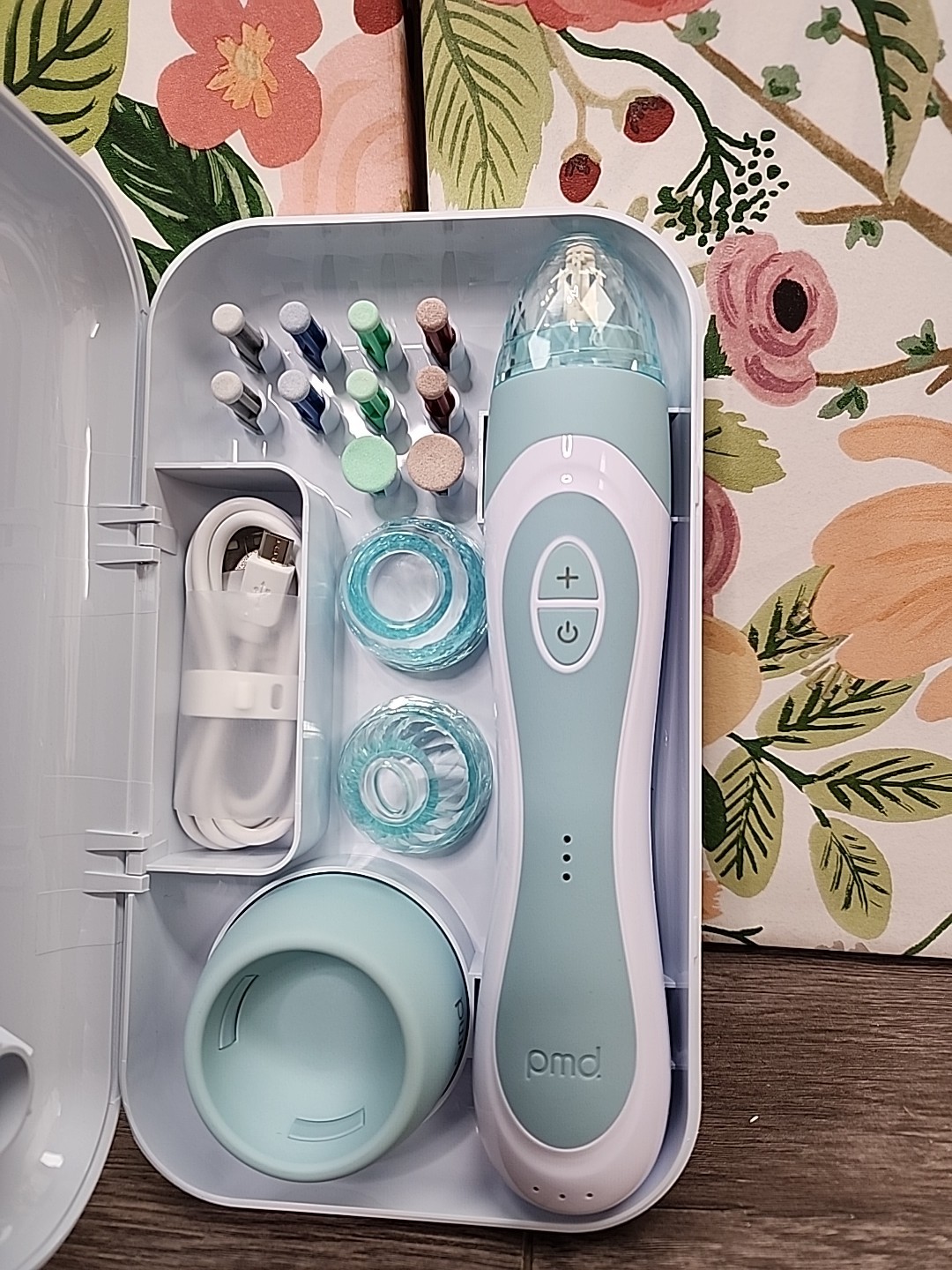 PMD Beauty Personal Microderm Elite Pro Device Sky Clinical Grade Exfoliation 🔥