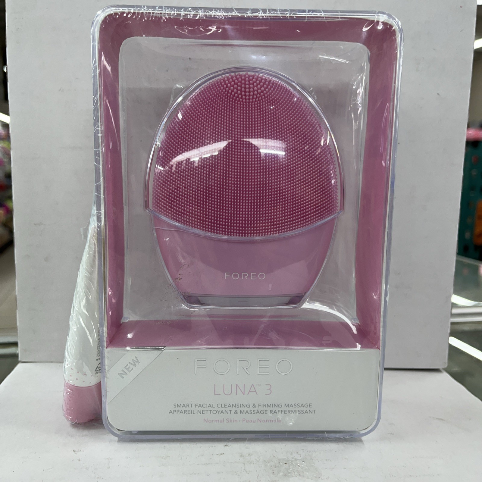 FOREO LUNA 3 Large Face Brush and Anti-Aging Massager for Normal Skin