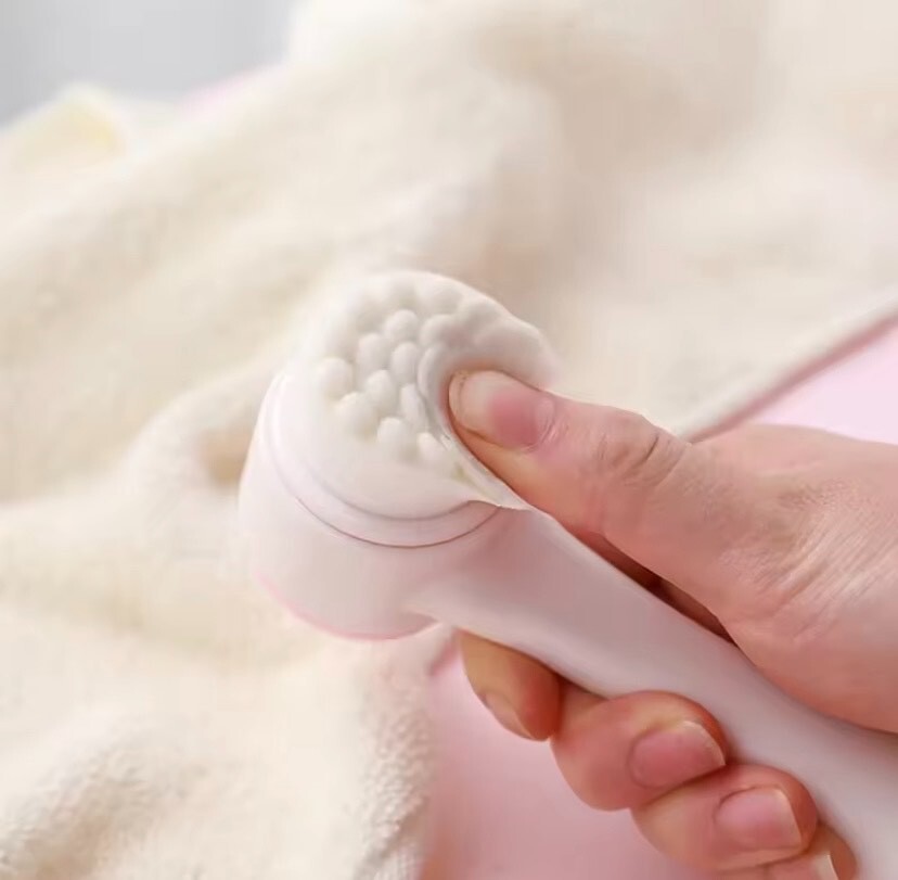 Double-Sided Face Brush – Soft Silicone, Deep Pore Cleanser & Massager