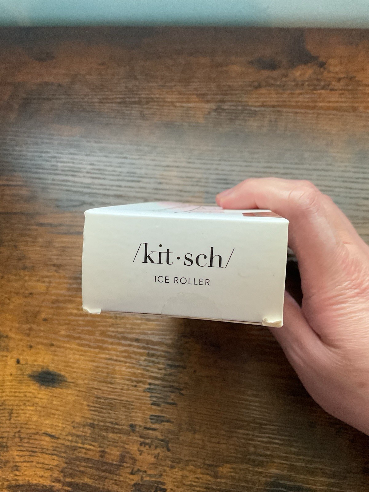 Kitsch Ice Roller for Sensitive Skin Promotes Lymphatic Drainage