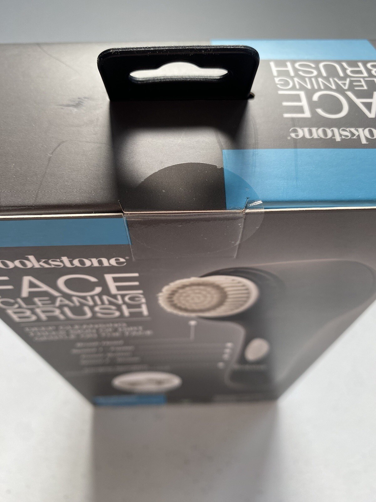 New BROOKSTONE Face Cleaing Brush 2 IN 1 Skin Cleaning Kit – BATTERIES INCLUDED