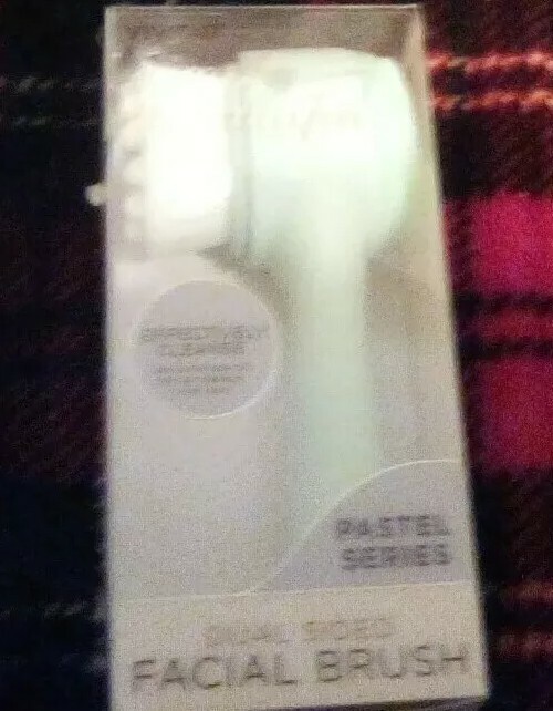 Vivitar PG7000-SFM Simply Beautiful Metalic Series Green Handheld Facial Brush