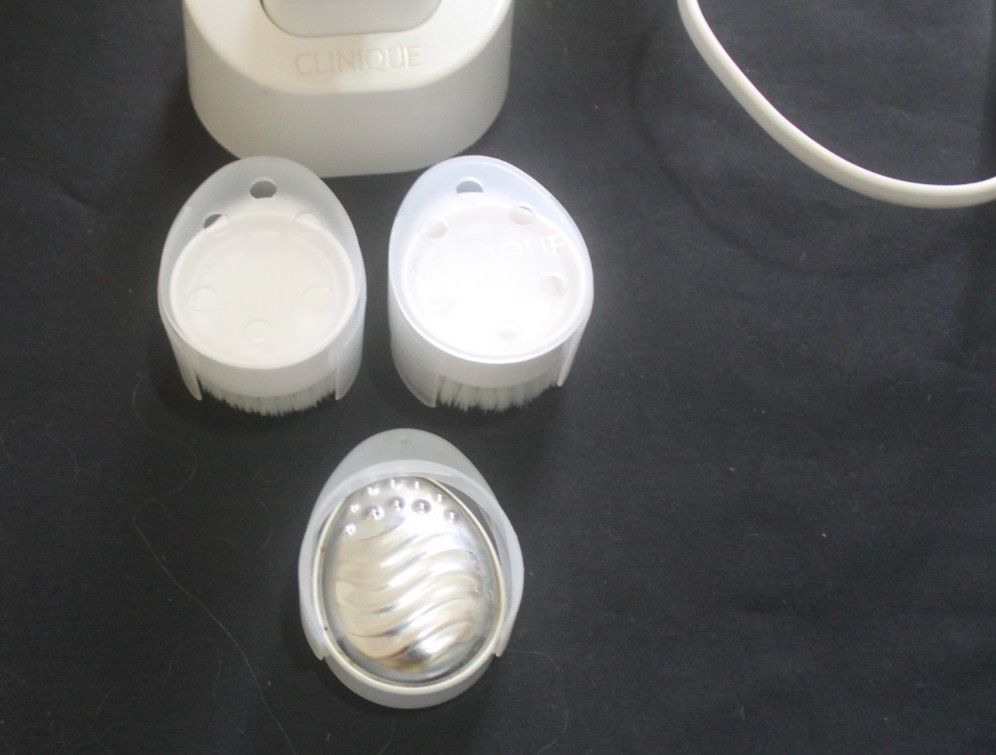 Clarisonic Plus Skin Face Body Cleansing System with 2 Brush Heads PBL06208