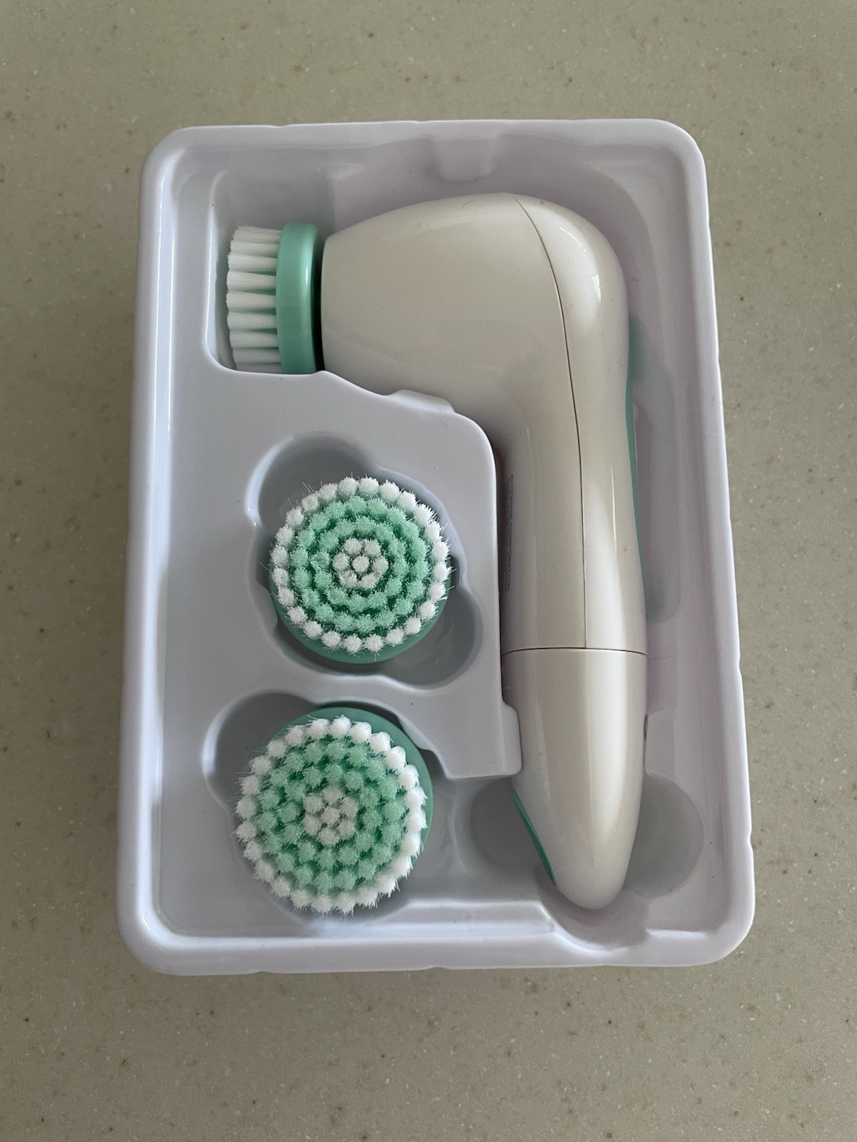 Conair True Glow Battery Operated Facial Kit with 3 Brushes ~ New in Box