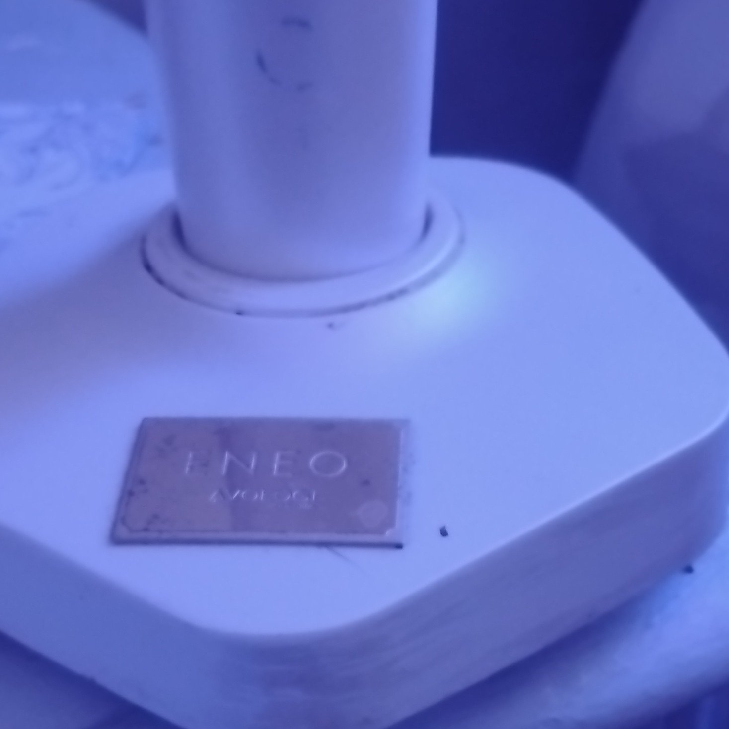FINEO White Facial Cleansing Device with Charging Base for Face Cleansing