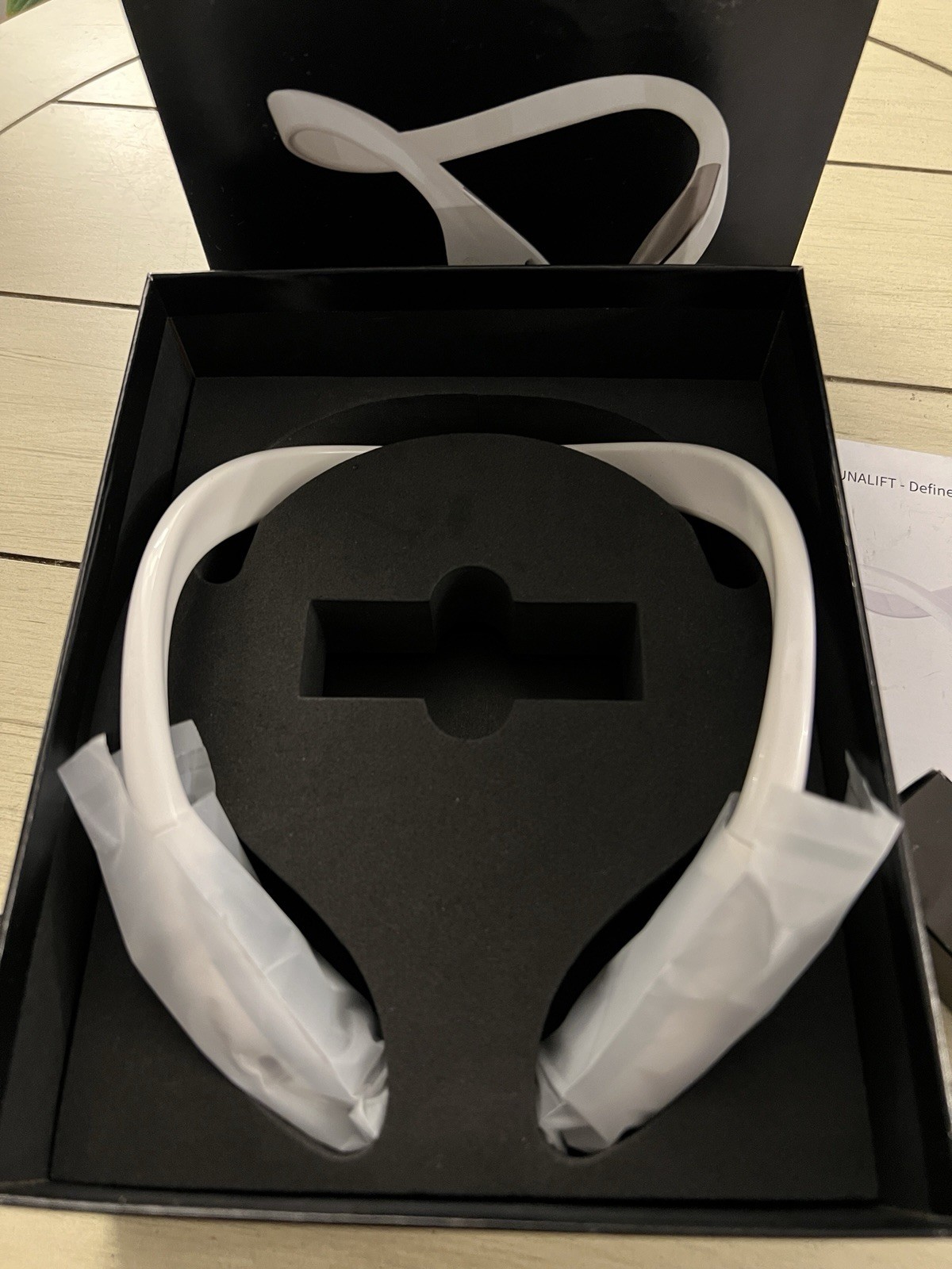NEW Luna ‘ Mour LUNALIFT Define & Contour EMS Facial Device Luna Mour Open Box