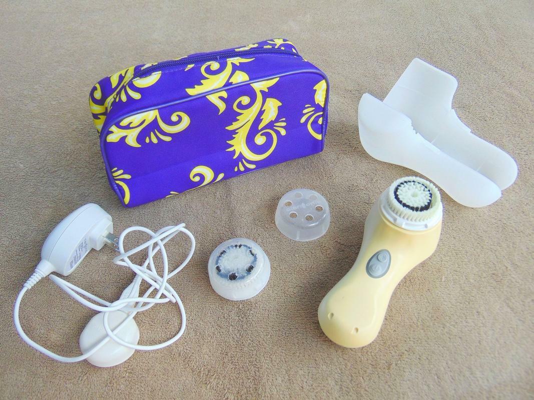 Clarisonic lift 2 in 1 Revitalizing Sonic Cleanser & Massage Charger Bag KQ