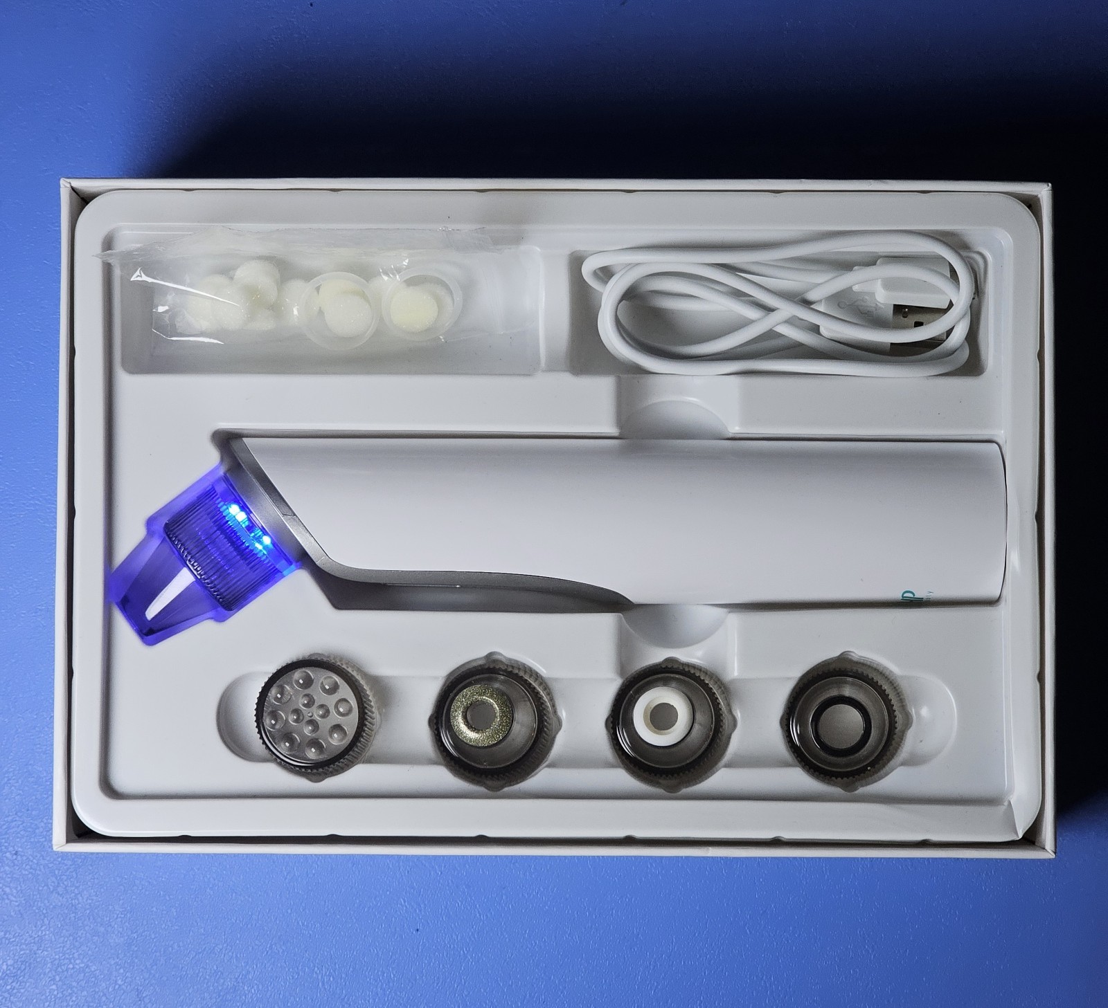 BHP Beauty Blackhead Remover Vacuum White USB Rechargeable w/ LED & Attachments