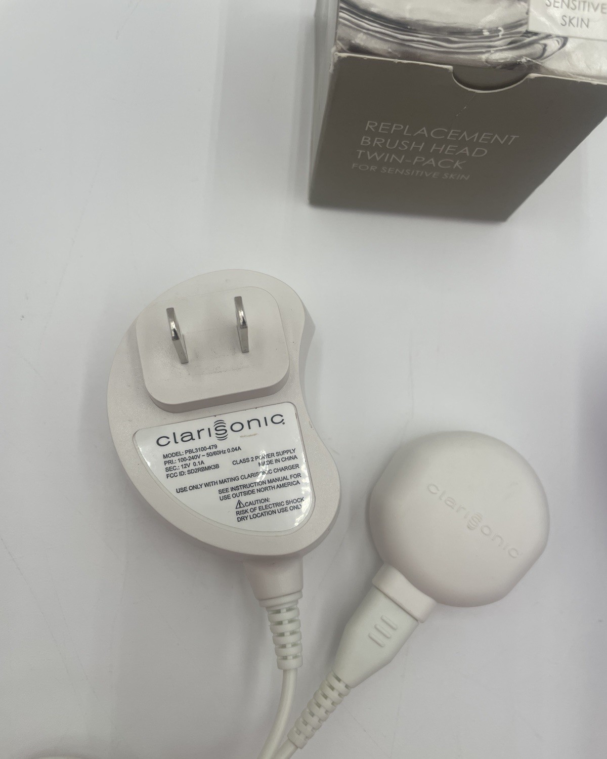 Clarisonic Mia Sonic Facial Cleansing System with Charger & 2 Brushes Tested