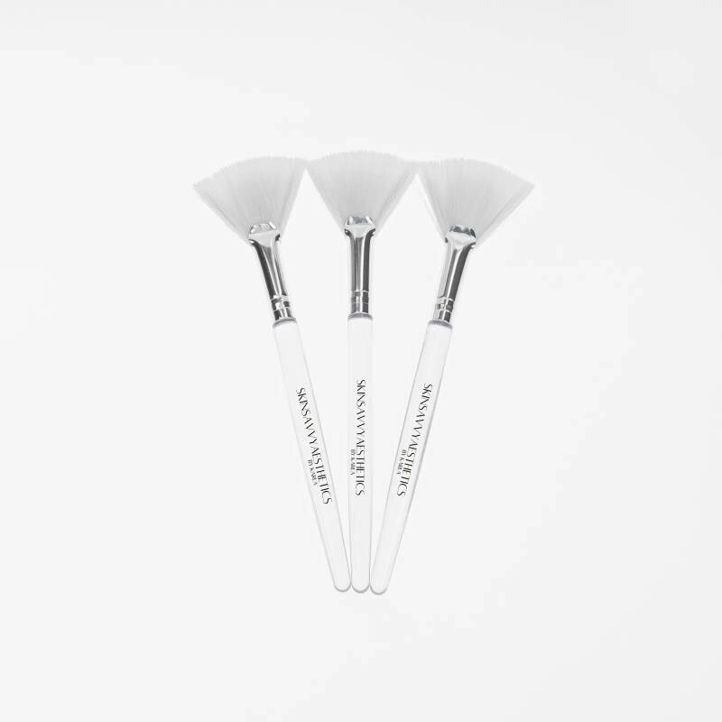 50 pcs White fan brush applicators with clear handle for all mask types.