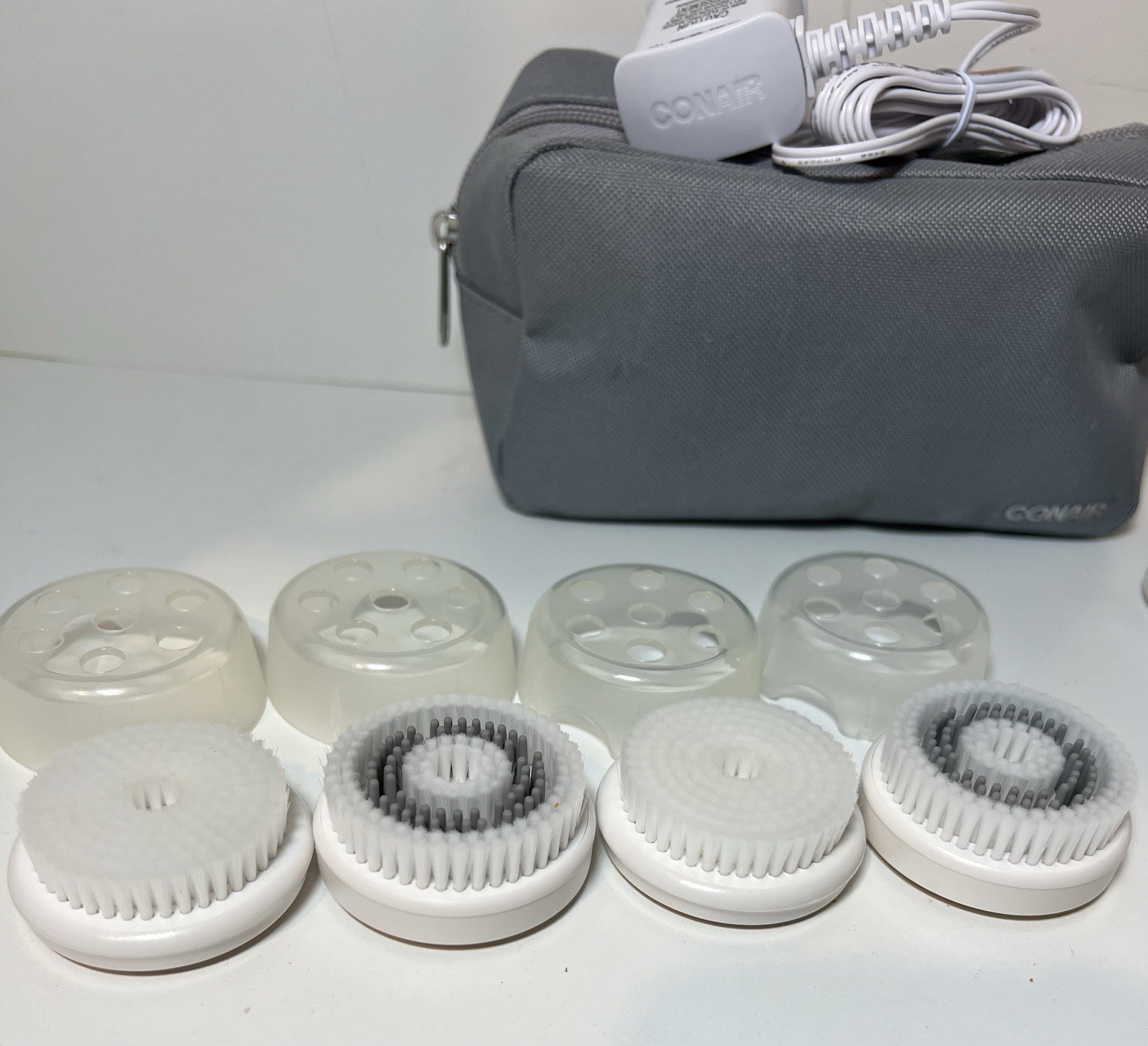 True Glow Conair Facial Cleansing Brush 4 Brushes Cord Bag Charge Stand