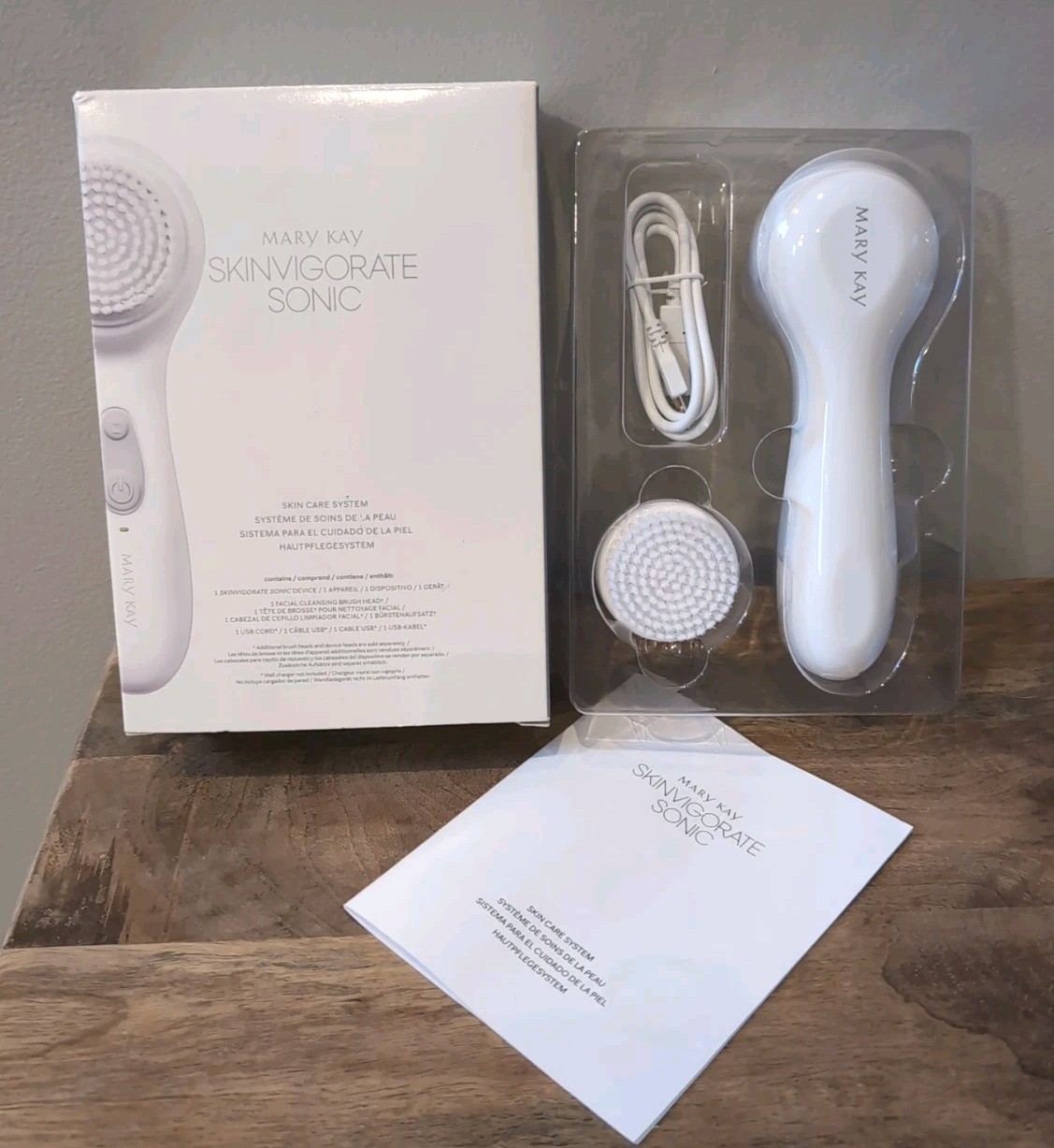 MARY KAY SKINVIGORATE SONIC SKIN CARE SYSTEM W/1 BRUSH HEAD & UNIVERSAL USB CORD