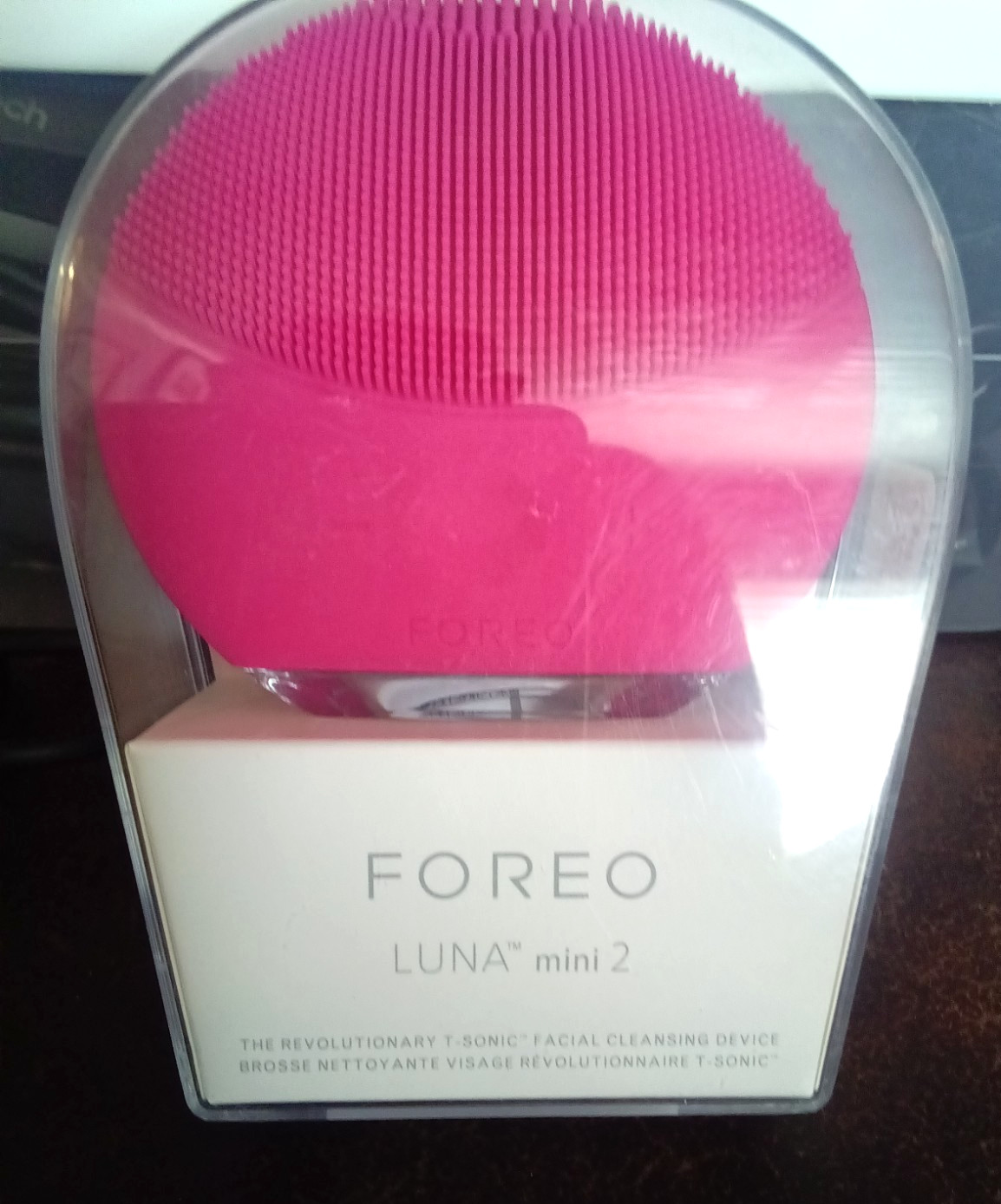 FOREO LUNA mini 2 F5494 T-Sonic Facial Cleansing Massager – Fuchsia