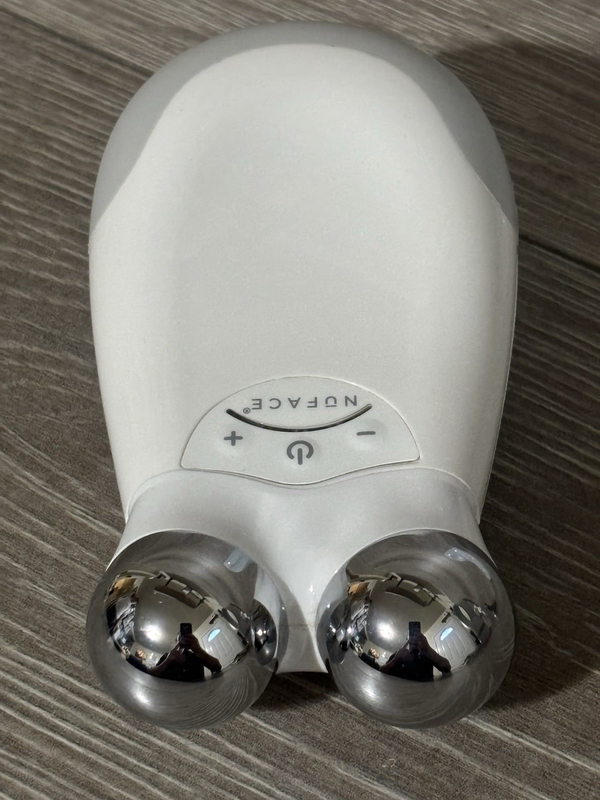 NuFace Trinity Microcurrent Facial Toning Device w/Charger GOOD WORKING/COSMETIC