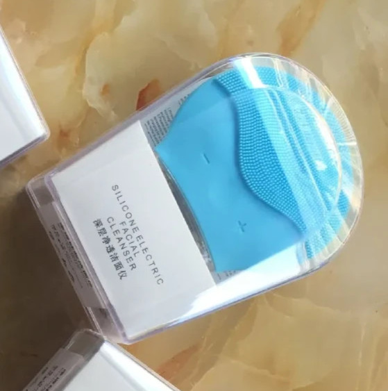 FOREO LUNA mini 2 Facial Cleansing Brush Silicone Face Massager Sunflower Blue