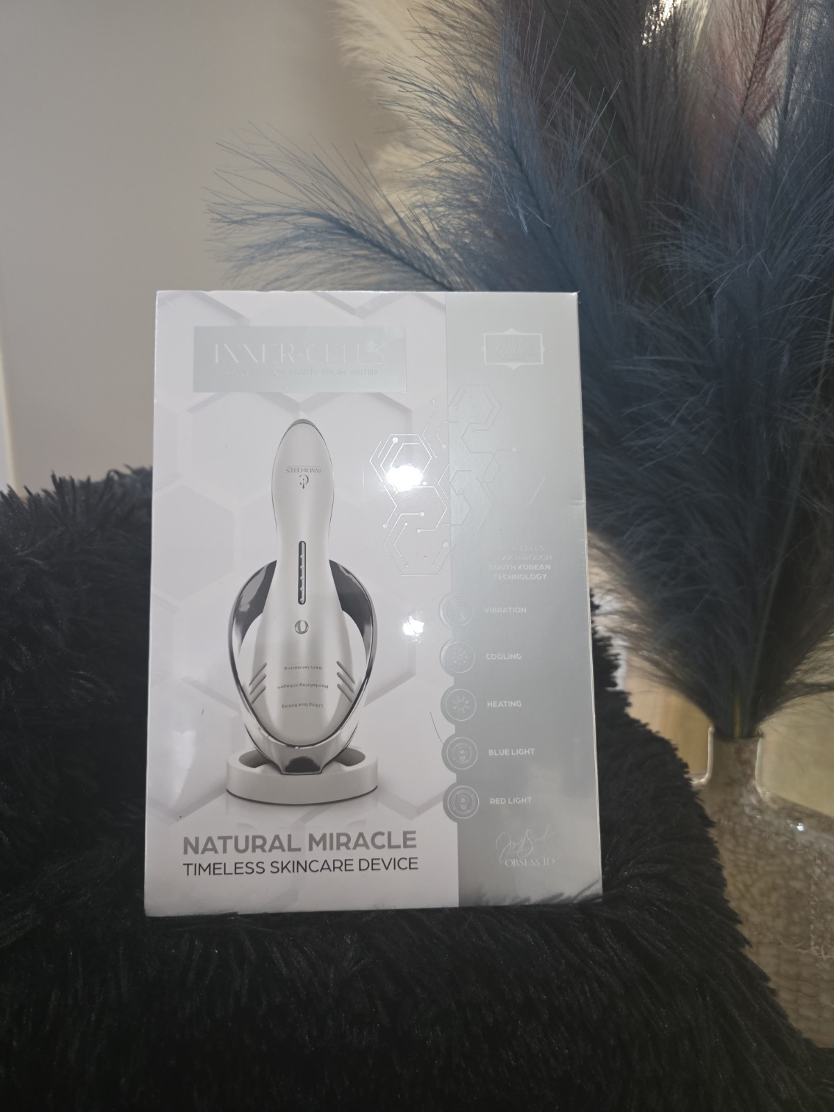 INNER CELLS Timeless Skincare Device White Vibration Cooling Heating Light