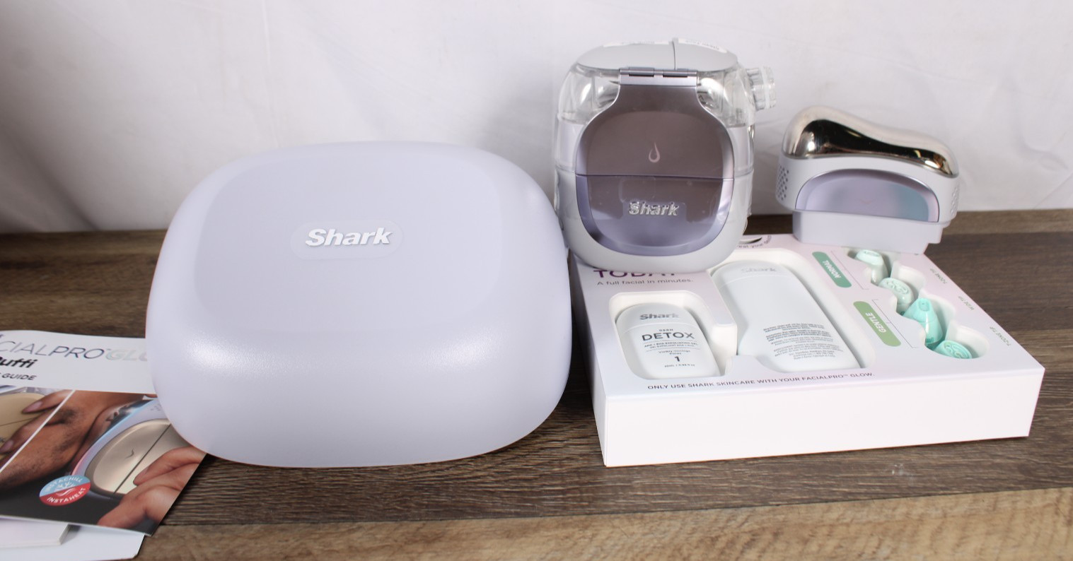 Shark Facial Pro Glow + DePuff Facial Device Complete Tested Works w/ Box