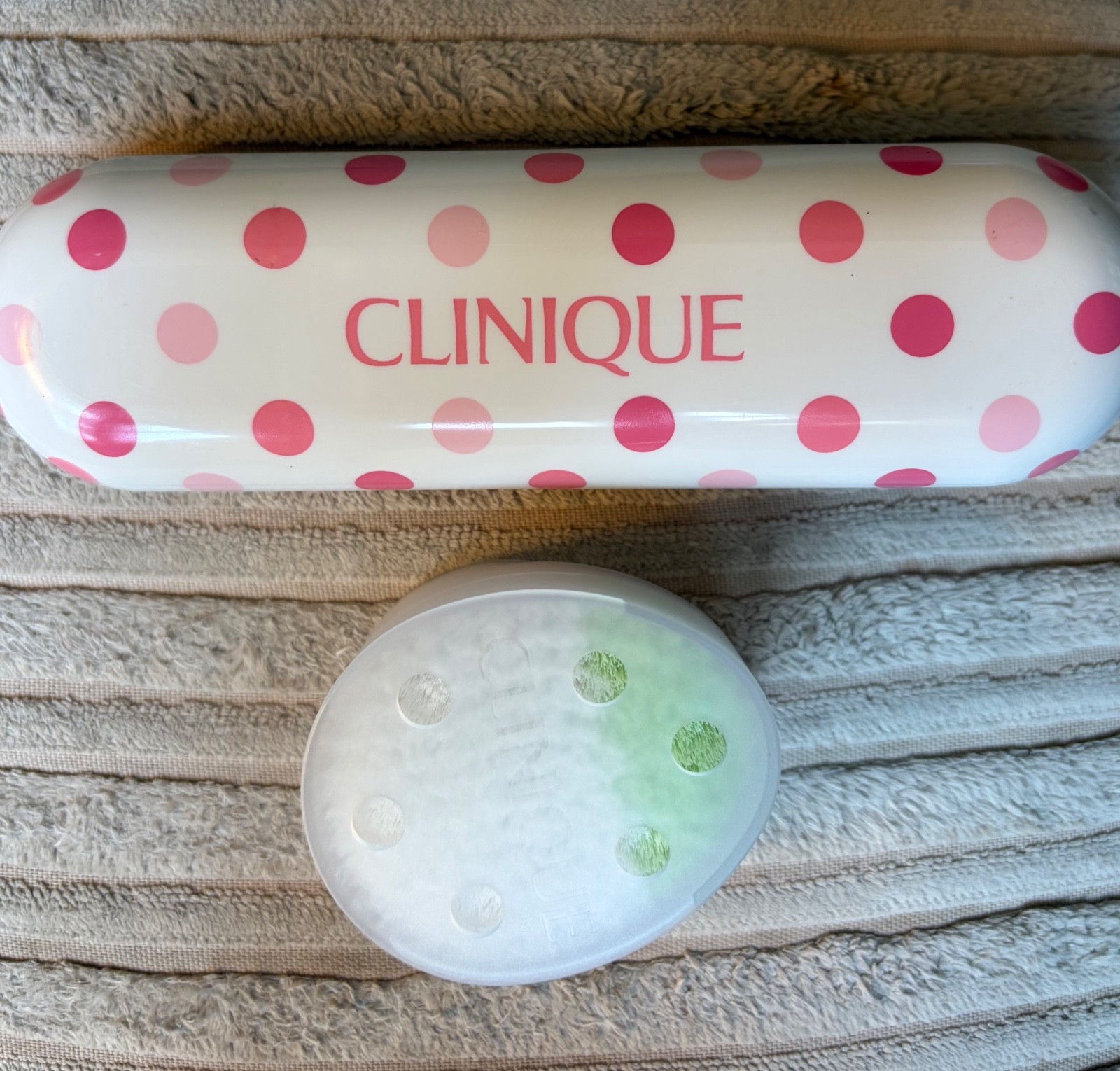 Clinique LIMITED ED POLKA DOT Sonic Cleansing System w/charger dock & NEW BRUSH