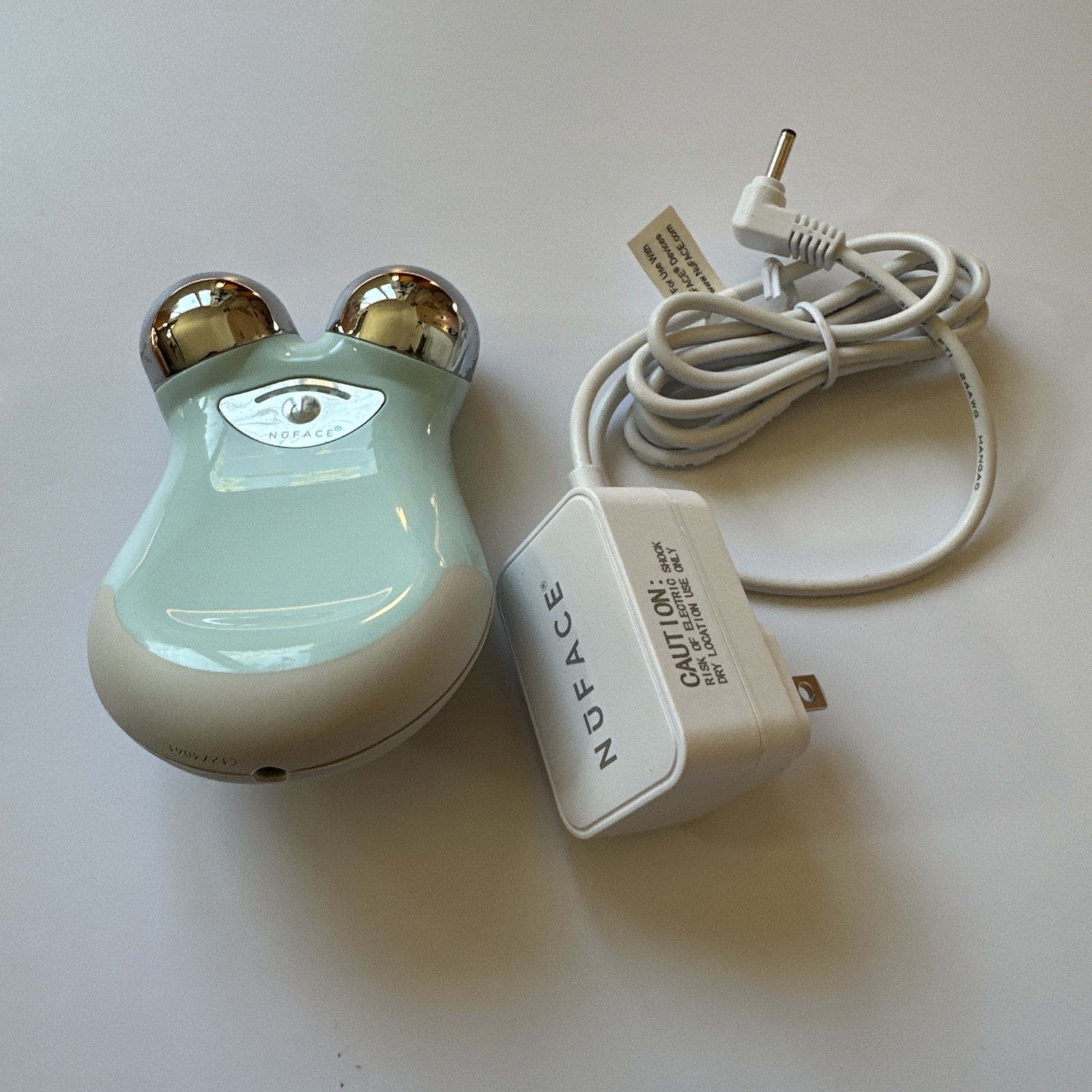 NuFACE Mini Facial Toning Device Microcurrent Face Lift Tool w/ Charger Blue