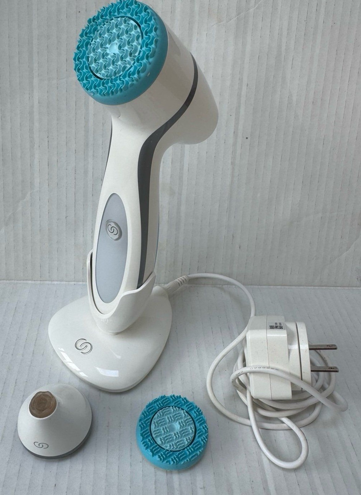 NU SKIN ageLOC LumiSpa Facial Cleansing Device Normal + Firm Accent Eyes Head