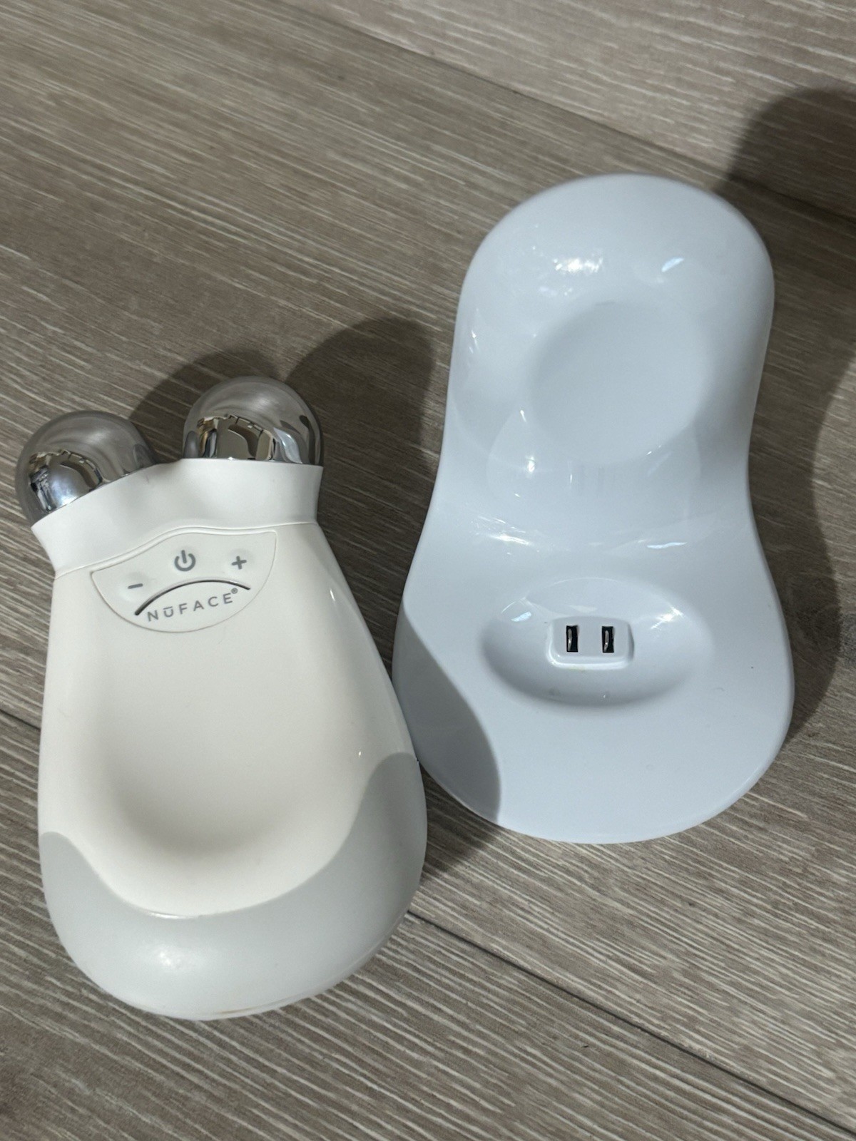 NuFace Trinity Microcurrent Facial Toning Device w/Charger GOOD WORKING/COSMETIC