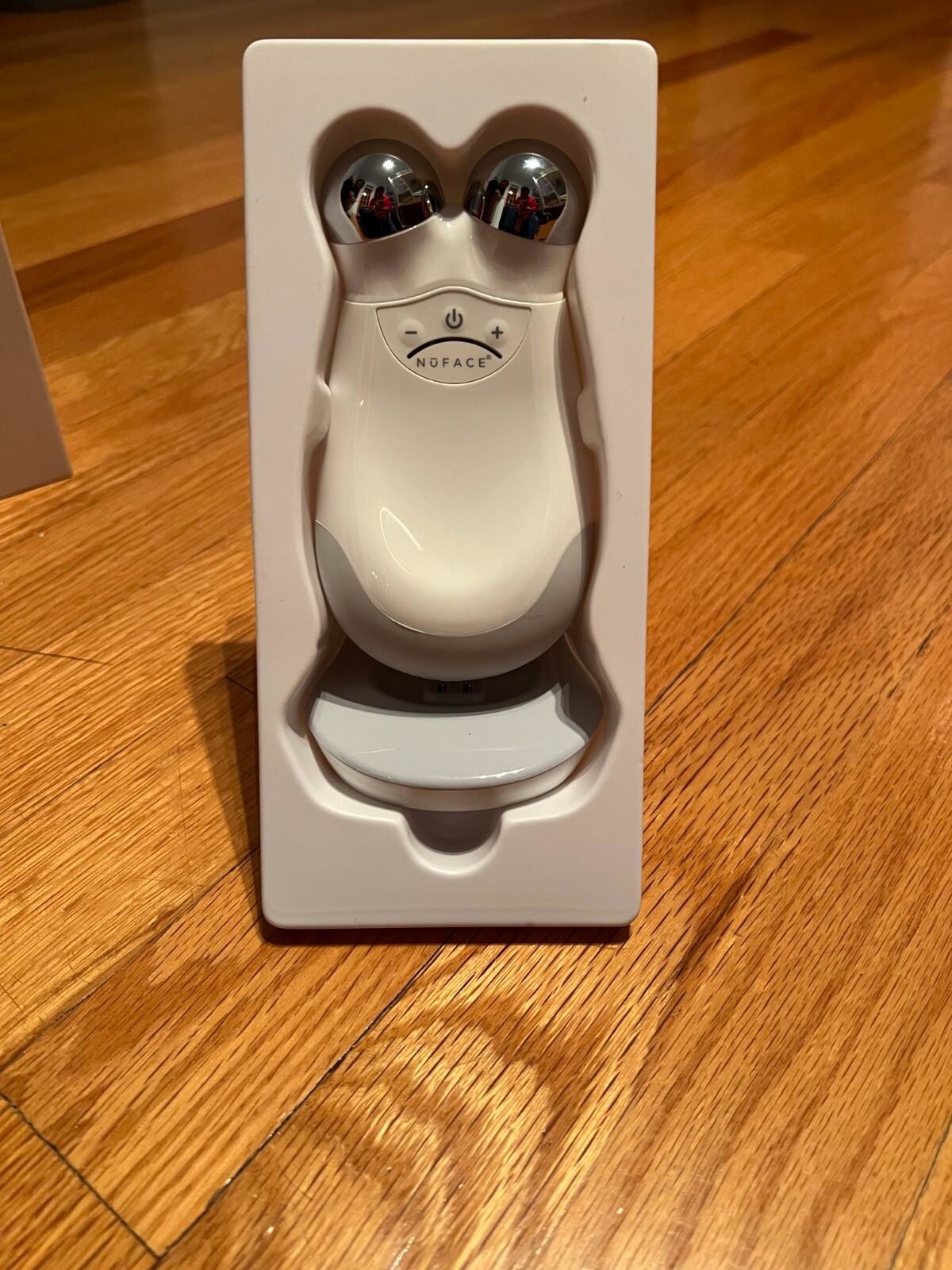 NuFACE Trinity Starter Kit – Advanced Facial Toning Device NuFace Trinity