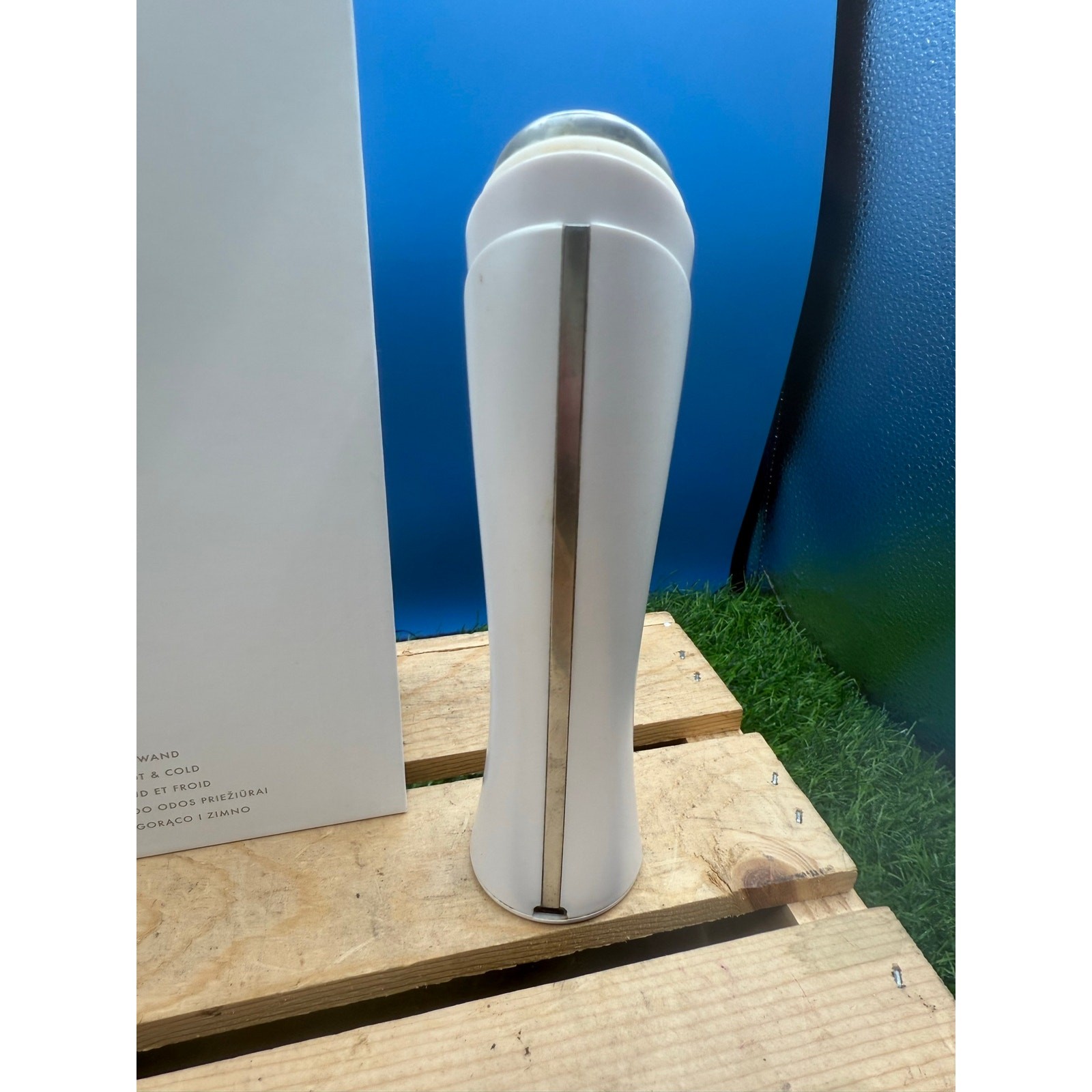 MONAT Hot & Cold Facial Wand – Beauty Device Model 3000000648 with Box